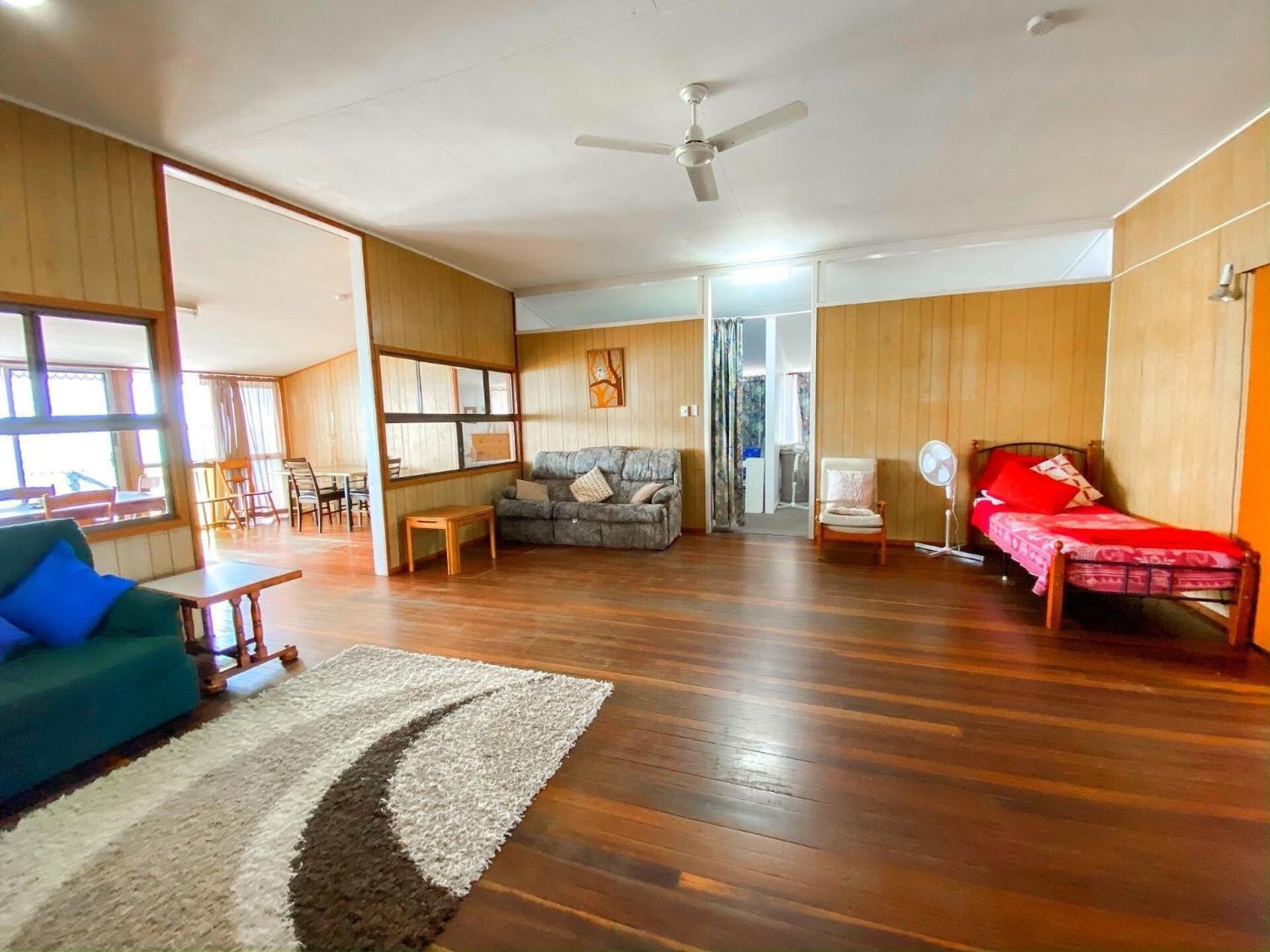 Stafford Hall - Burrum Heads- Riverfront- 3BR- Great Views