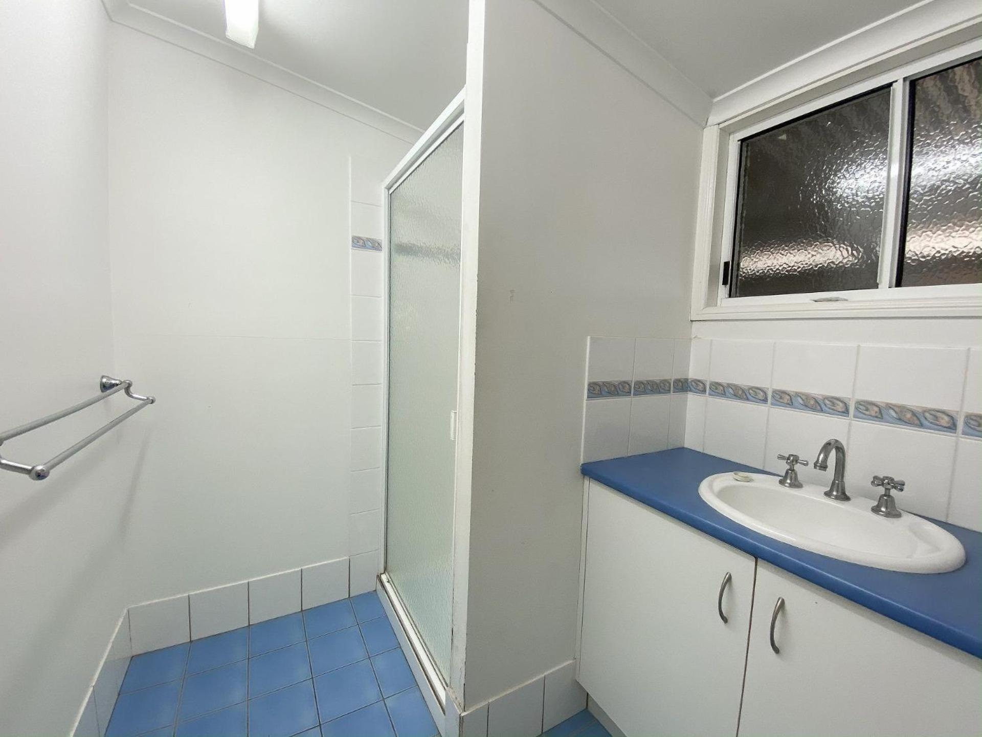Stafford Hall - Burrum Heads- Riverfront- 3BR- Great Views