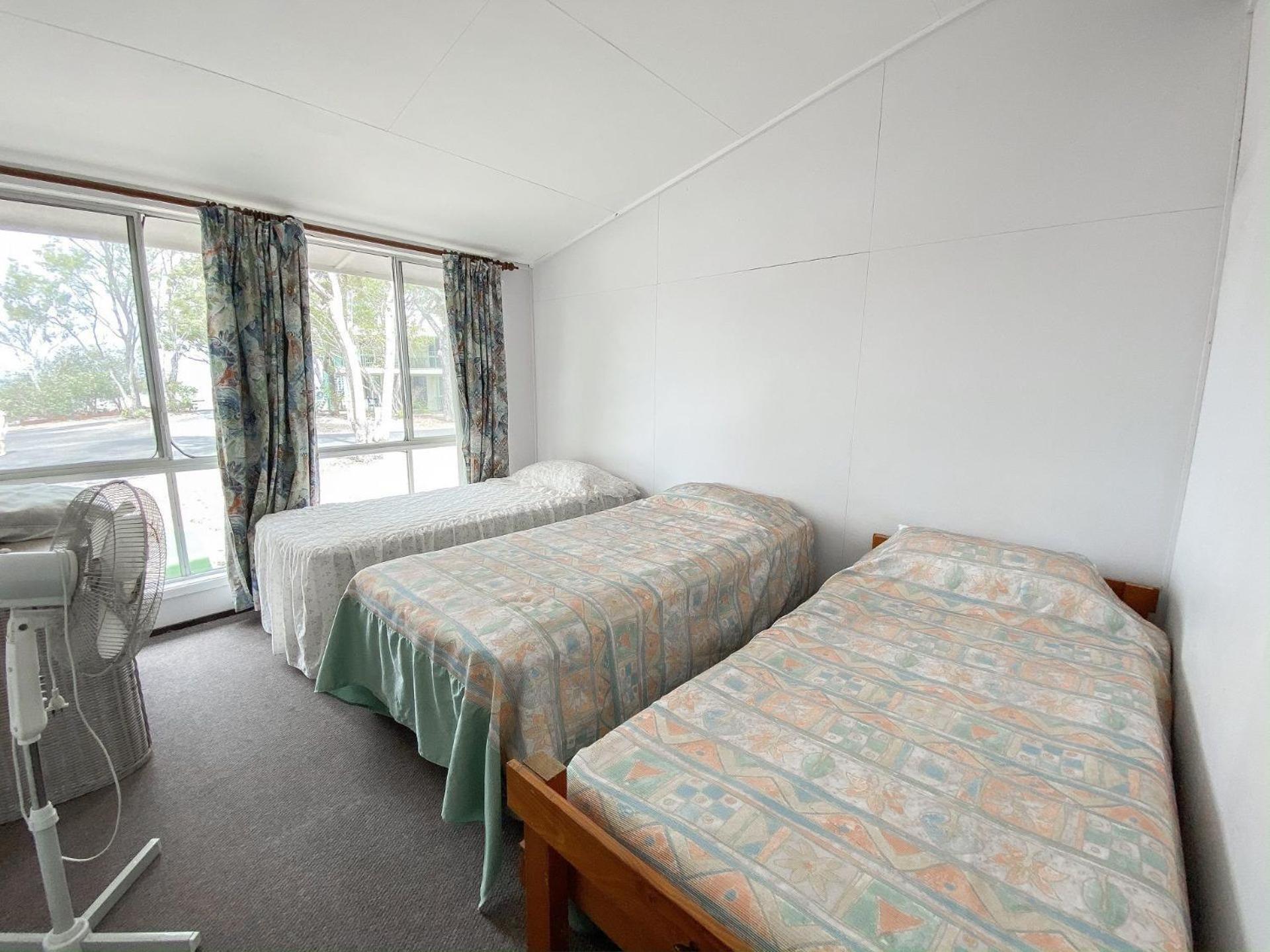 Stafford Hall - Burrum Heads- Riverfront- 3BR- Great Views