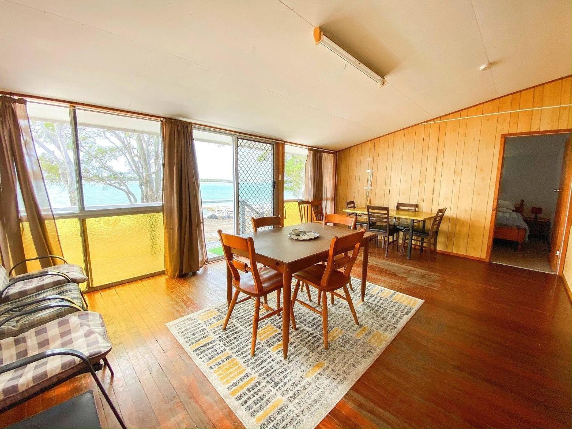 Stafford Hall - Burrum Heads- Riverfront- 3BR- Great Views