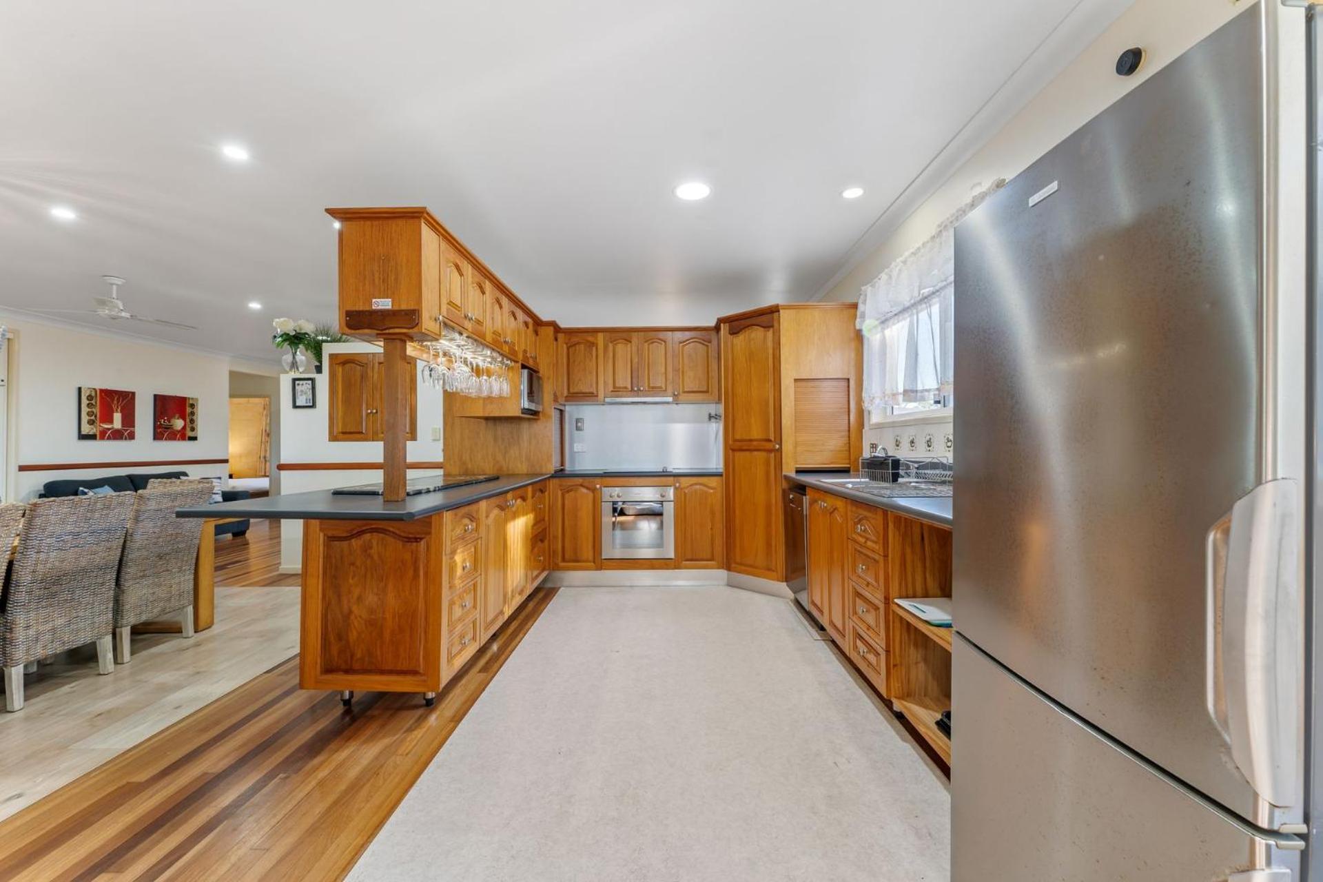 Sandy Feet Retreat - Waterfront - 4BR - Smart TV - WiFi