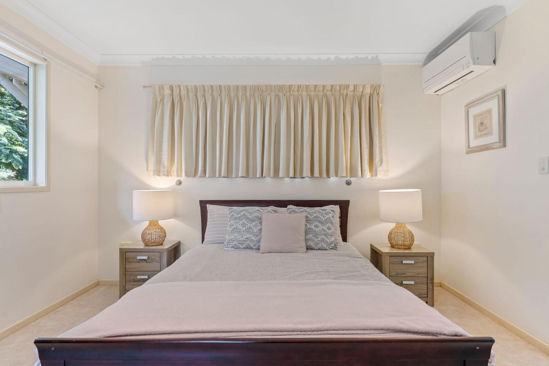 Sandy Feet Retreat - Waterfront - 4BR - Smart TV - WiFi