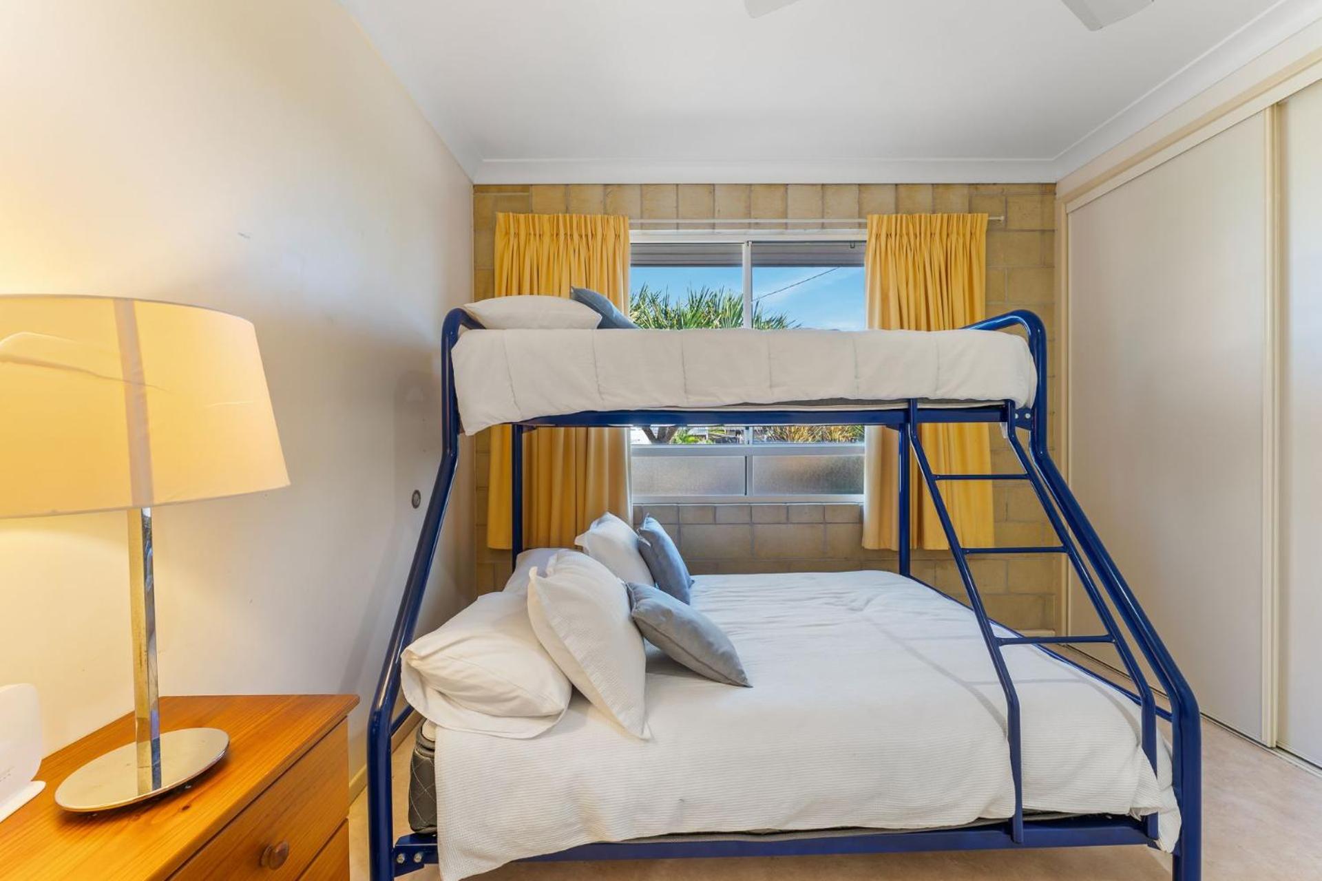 Sandy Feet Retreat - Waterfront - 4BR - Smart TV - WiFi