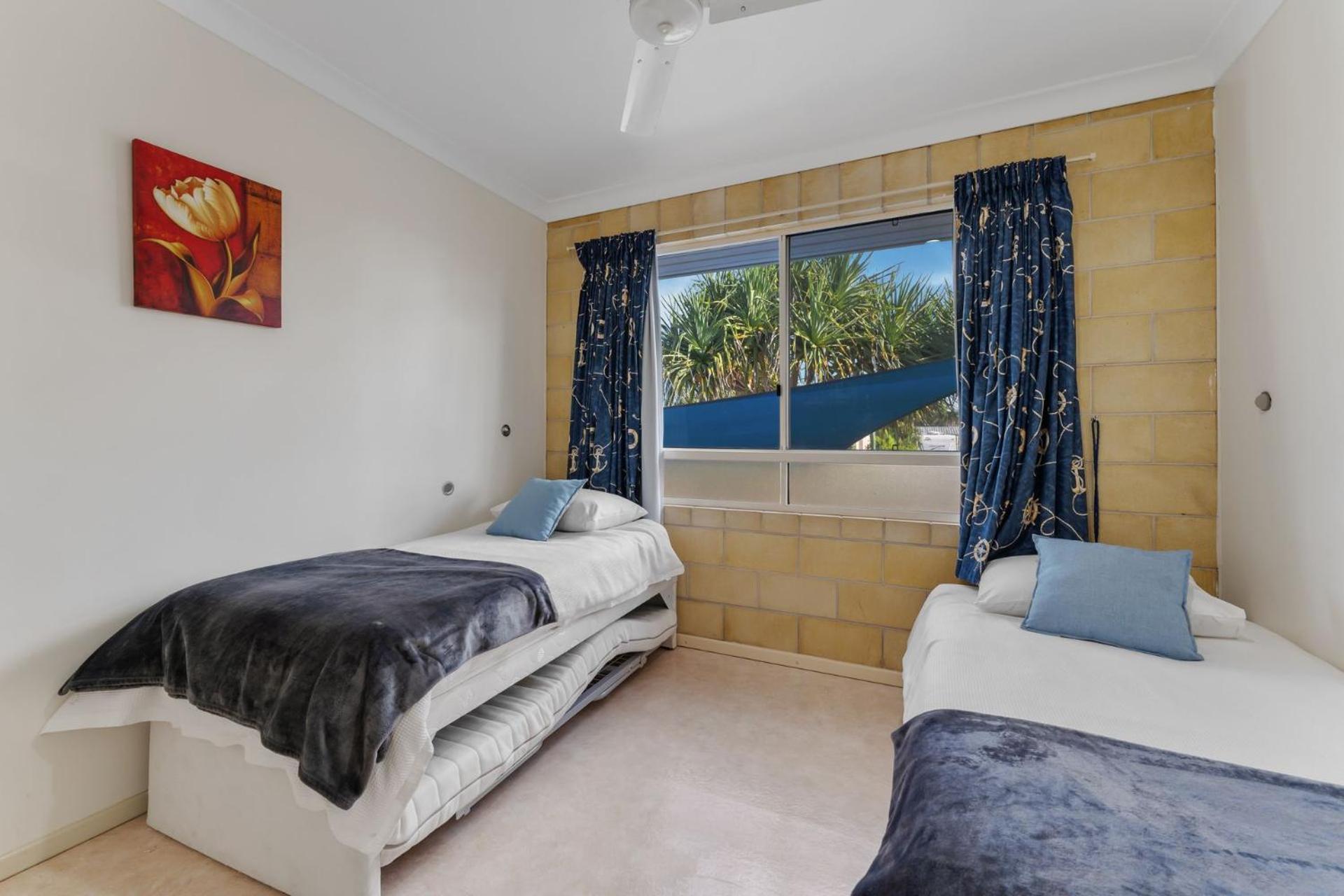 Sandy Feet Retreat - Waterfront - 4BR - Smart TV - WiFi
