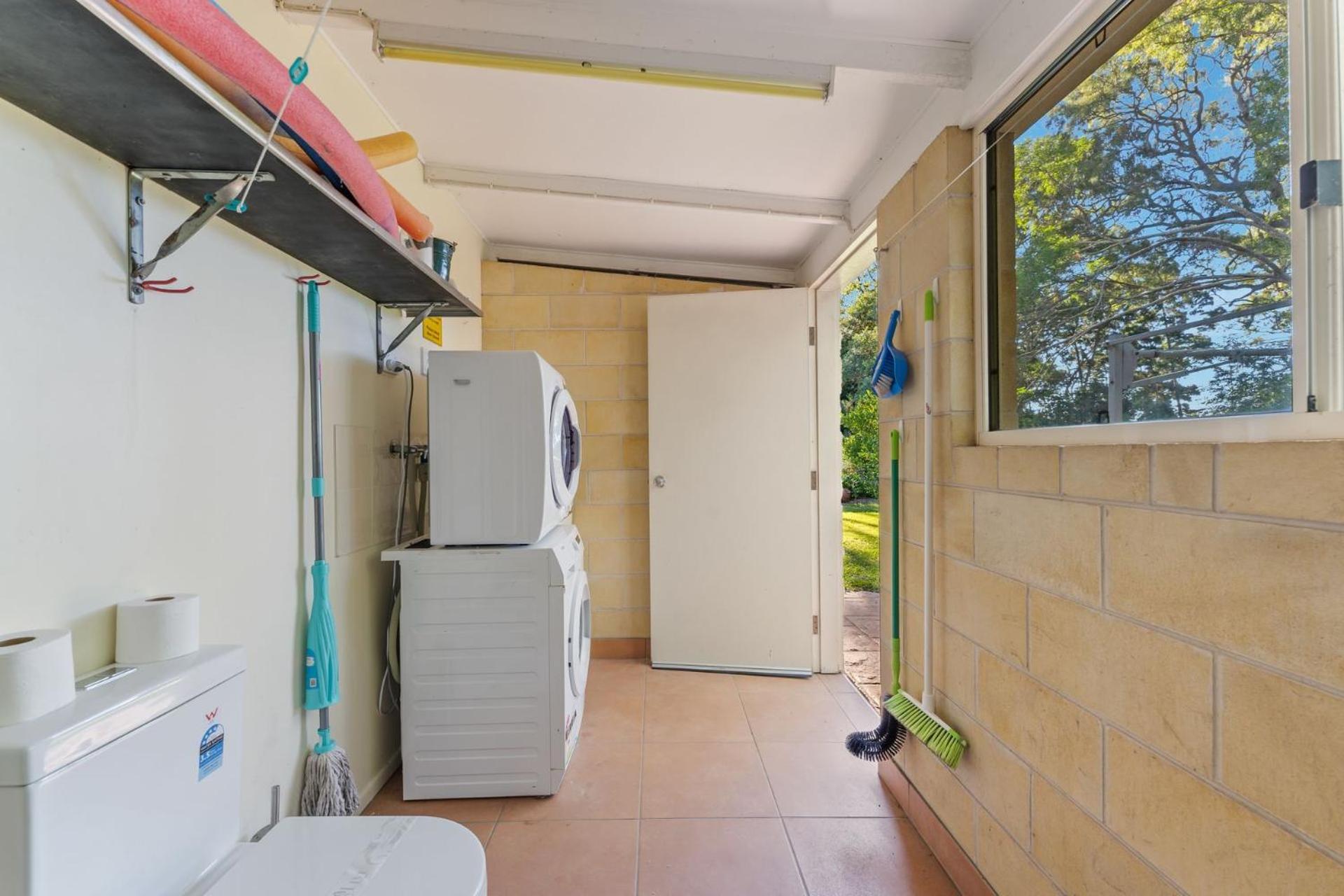 Sandy Feet Retreat - Waterfront - 4BR - Smart TV - WiFi