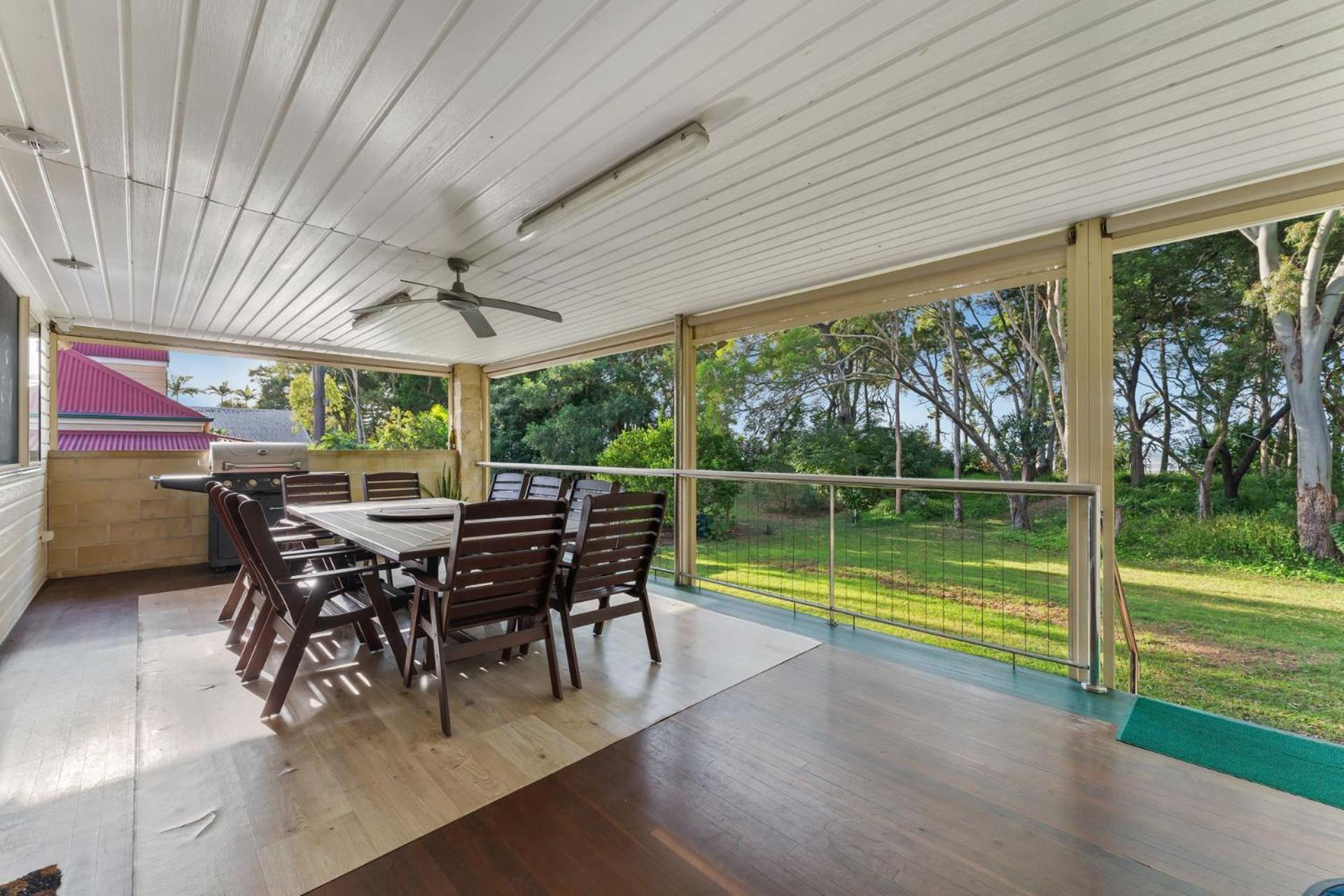 Sandy Feet Retreat - Waterfront - 4BR - Smart TV - WiFi