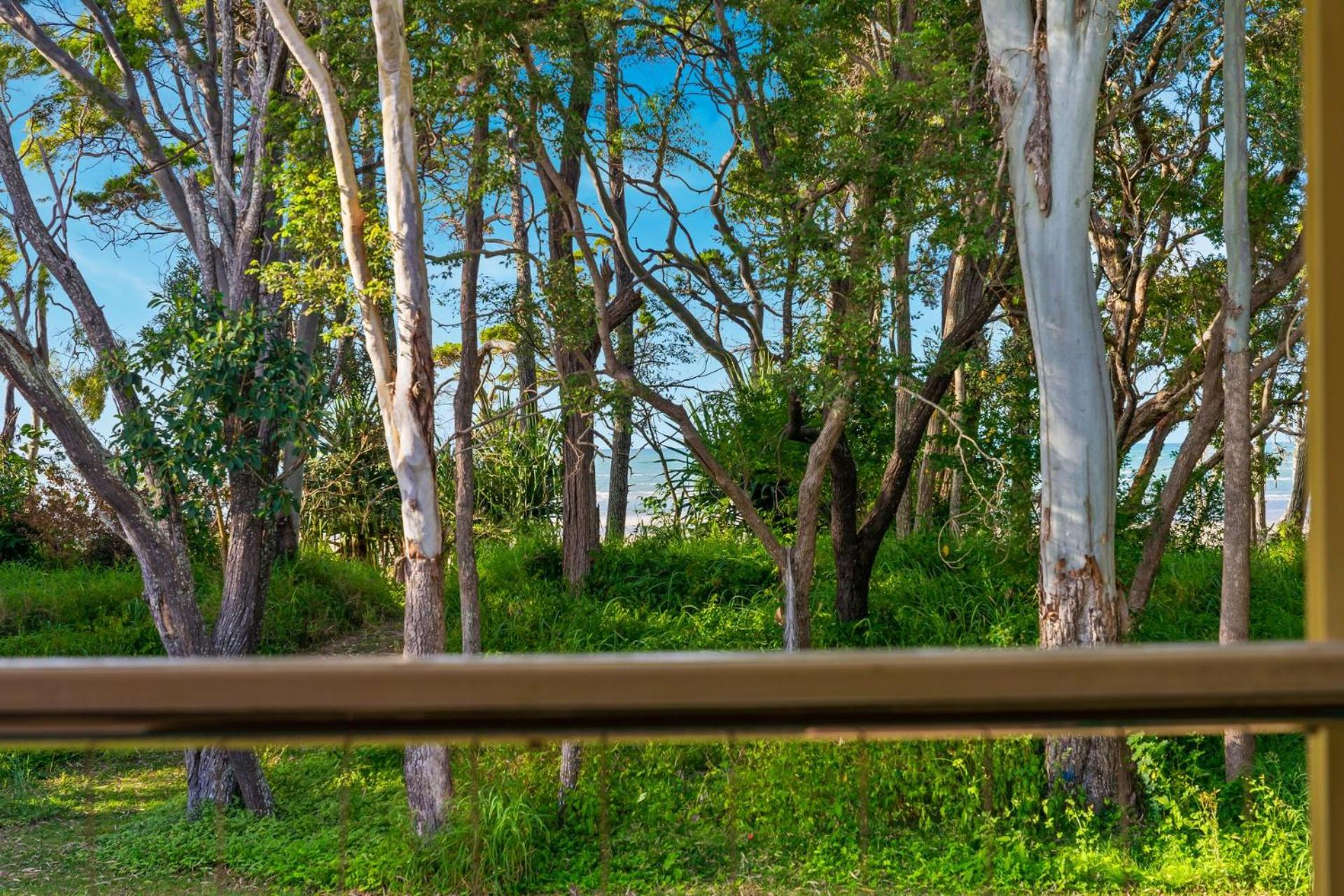 Sandy Feet Retreat - Waterfront - 4BR - Smart TV - WiFi