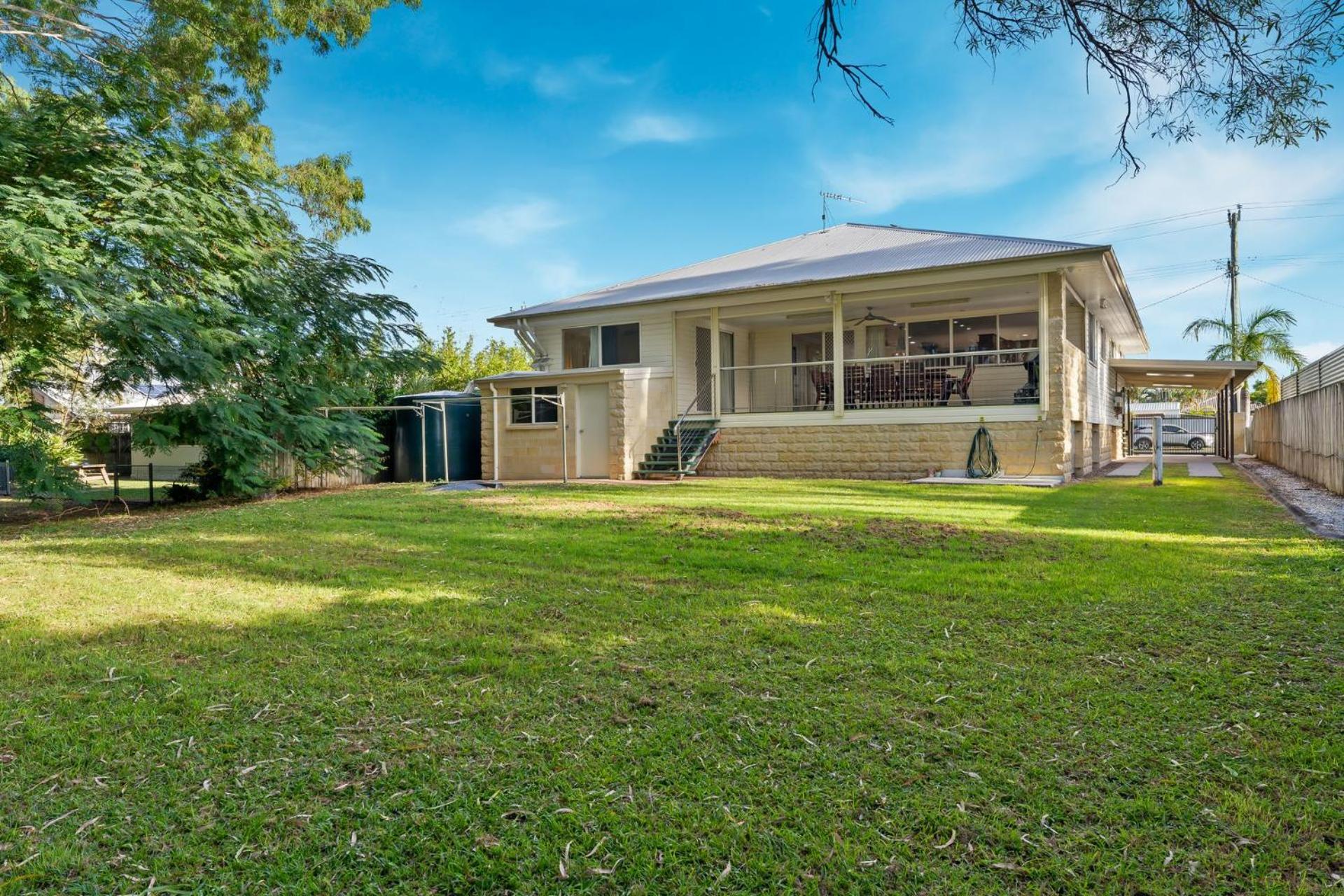 Sandy Feet Retreat - Waterfront - 4BR - Smart TV - WiFi