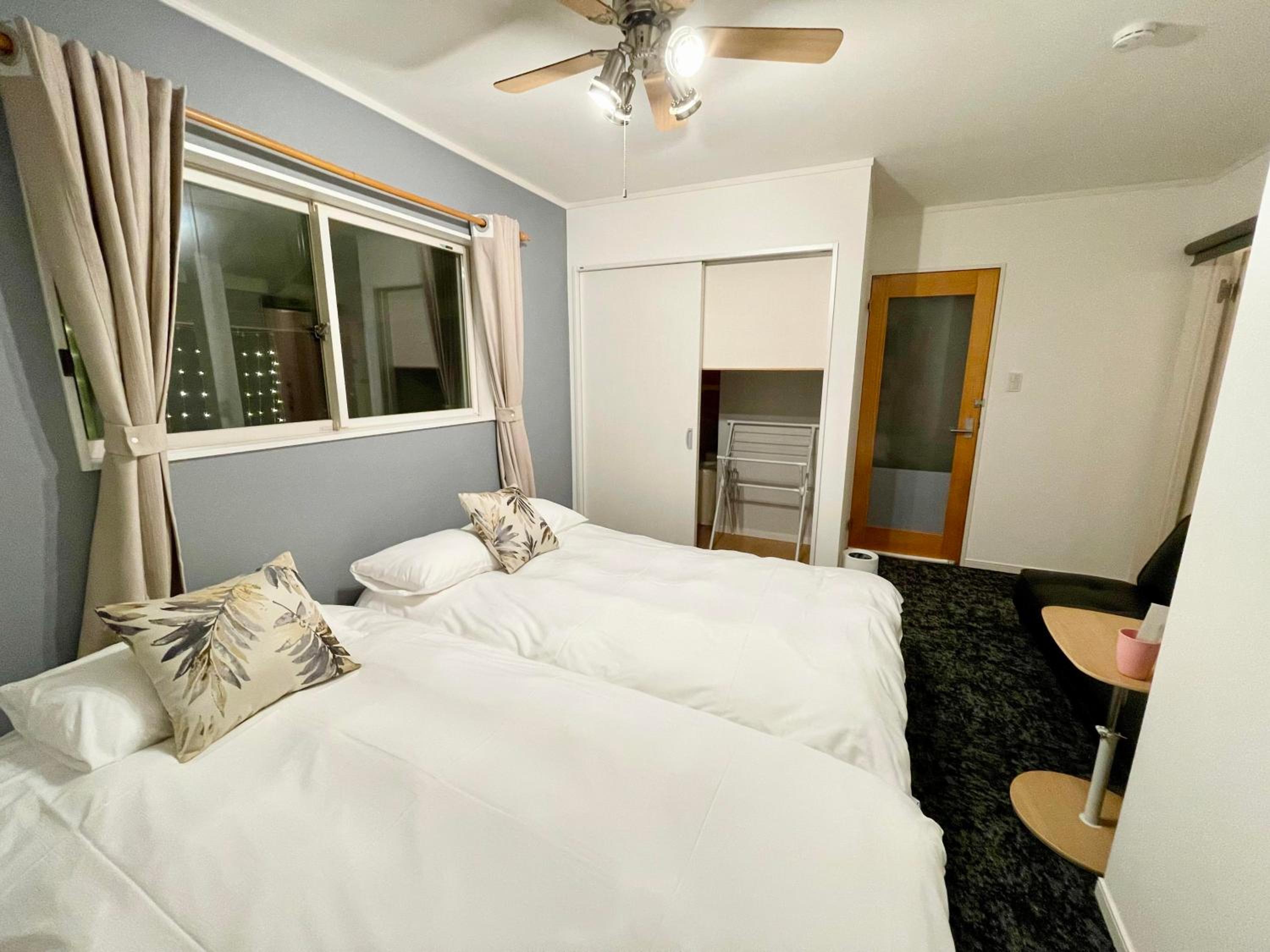 HAKUBA House LuckyStar5 next to shuttle bus station ,711 ,restaurants Modern Chalet