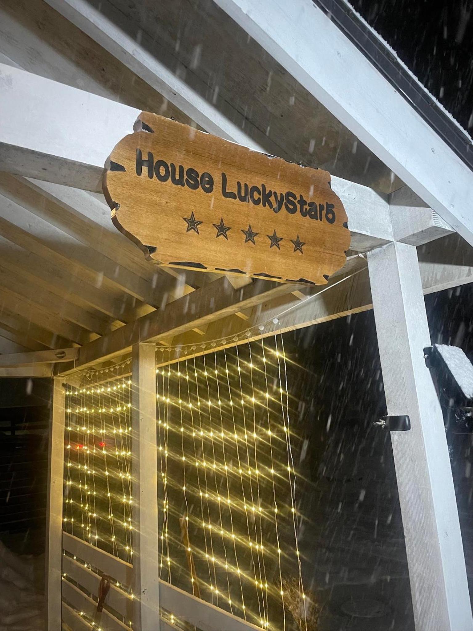 HAKUBA House LuckyStar5 next to shuttle bus station ,711 ,restaurants Modern Chalet