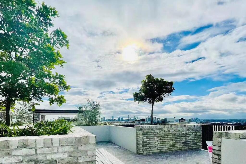 Wow New gorgeous 2 Bed 2 bath apartment parking