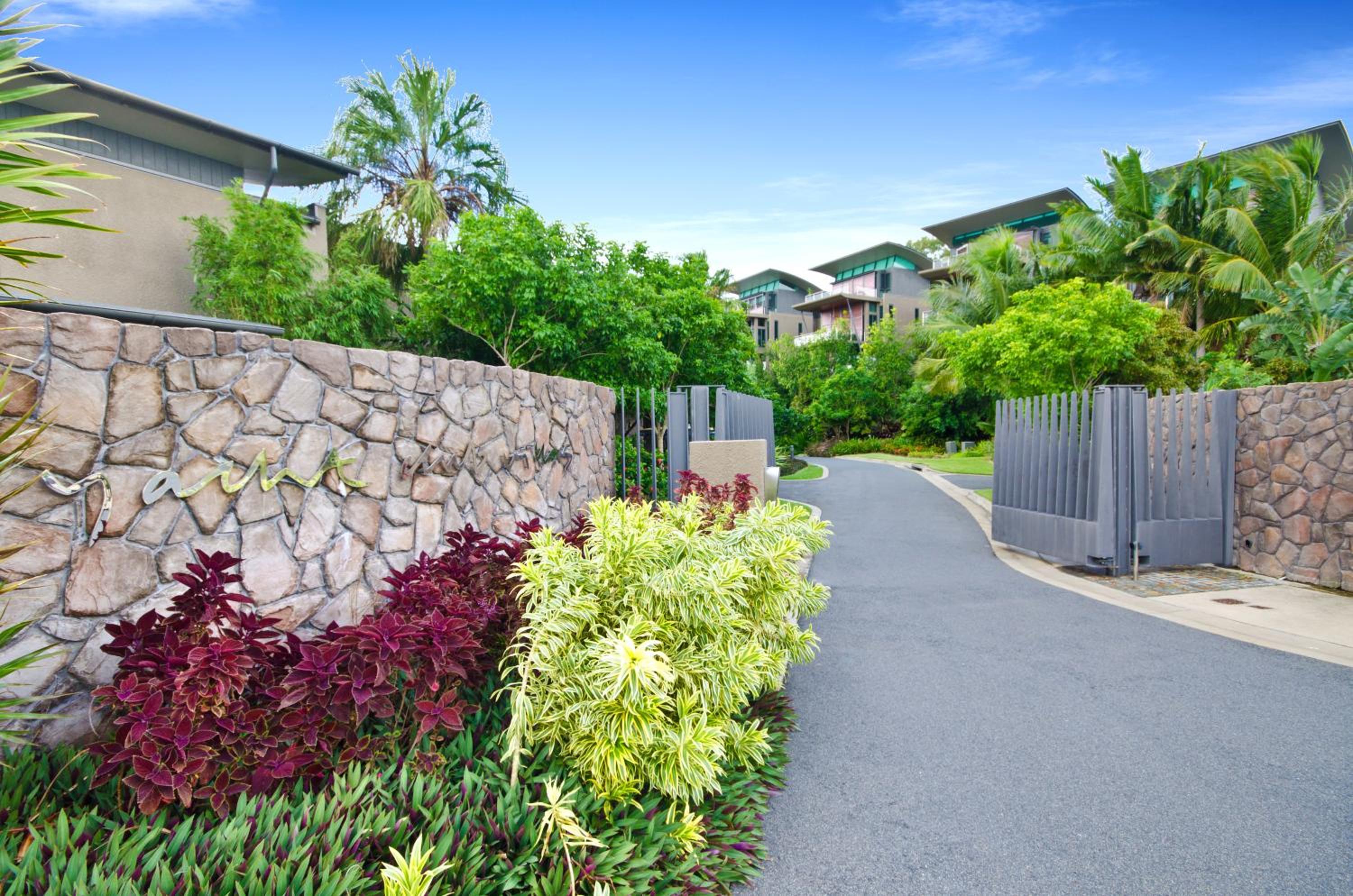 Yacht Club Villa 6 On Hamilton Island - oceanviews, 2 x buggies & valet service