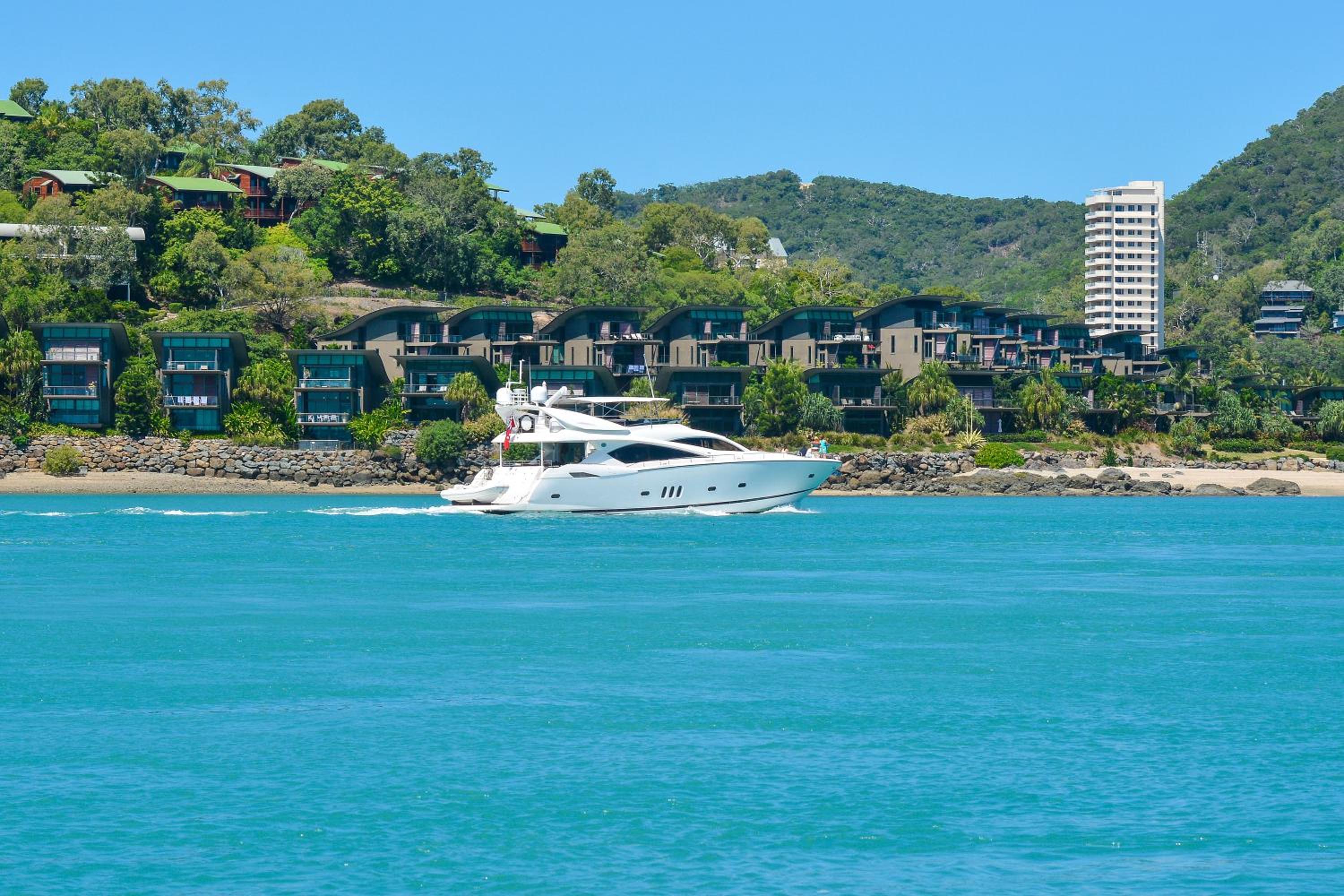 Hotel Yacht Club Villa 6 On Hamilton Island - oceanviews, 2 x buggies & valet service - Image 1