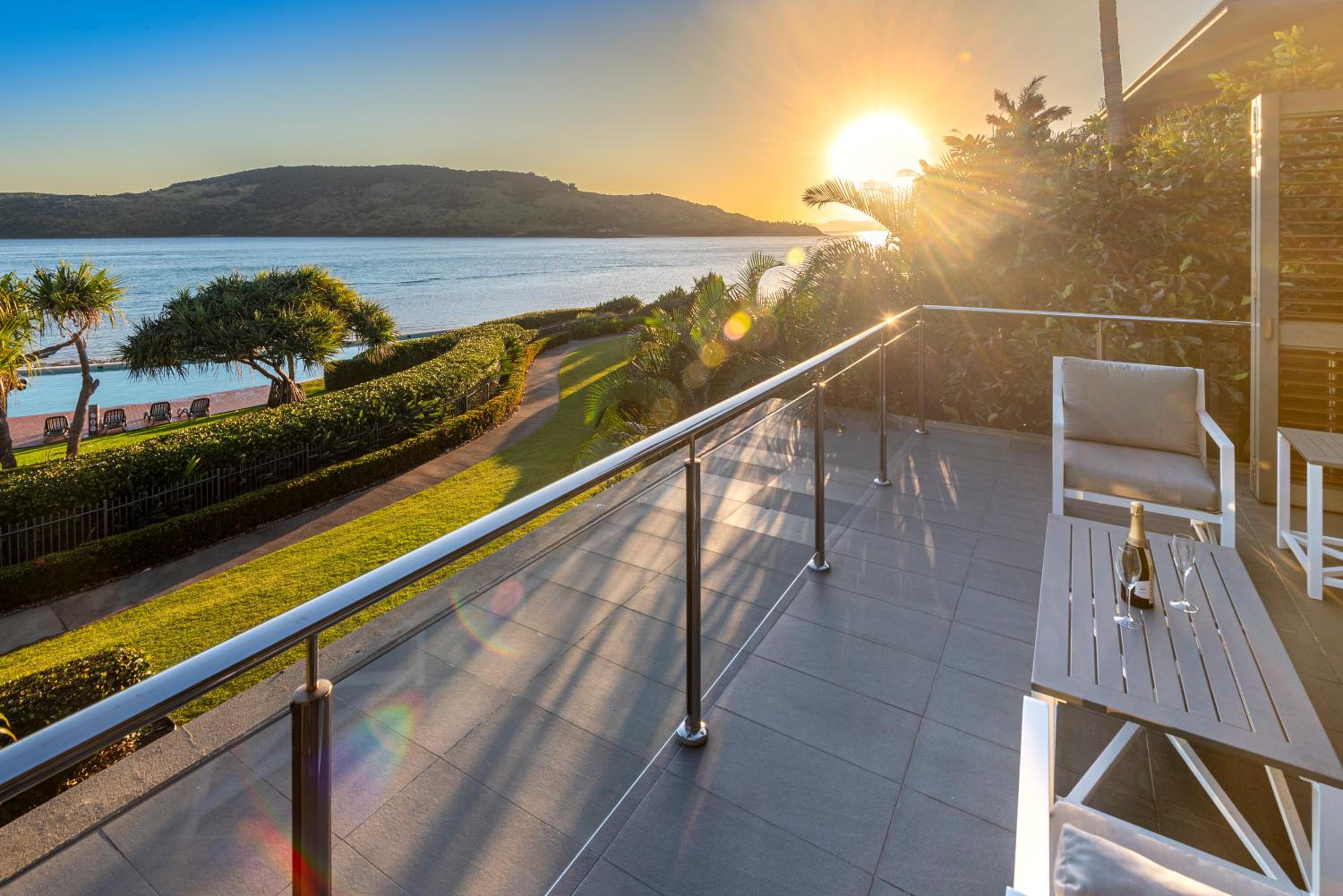Yacht Club Villa 6 On Hamilton Island - oceanviews, 2 x buggies & valet service