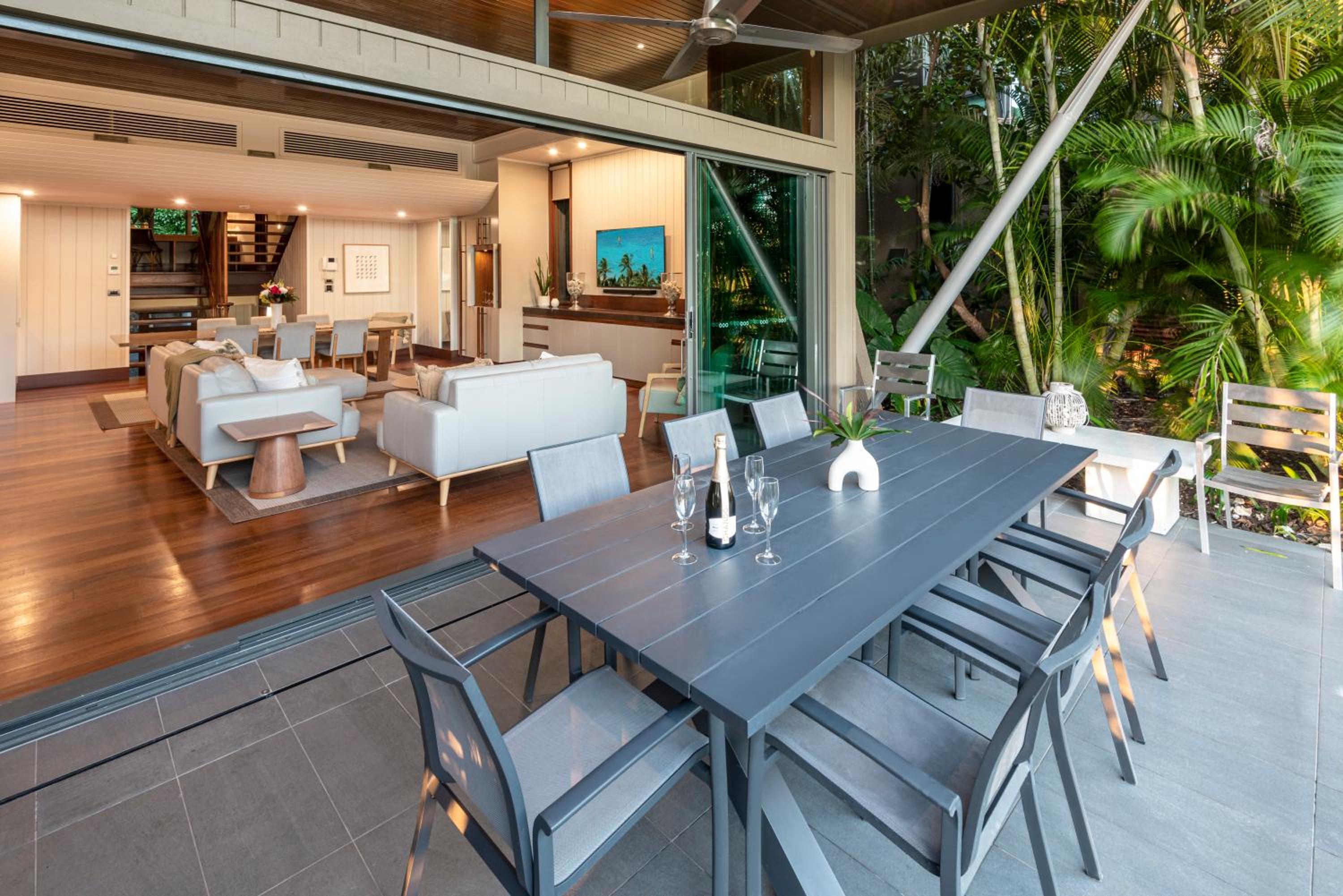 Yacht Club Villa 6 On Hamilton Island - oceanviews, 2 x buggies & valet service