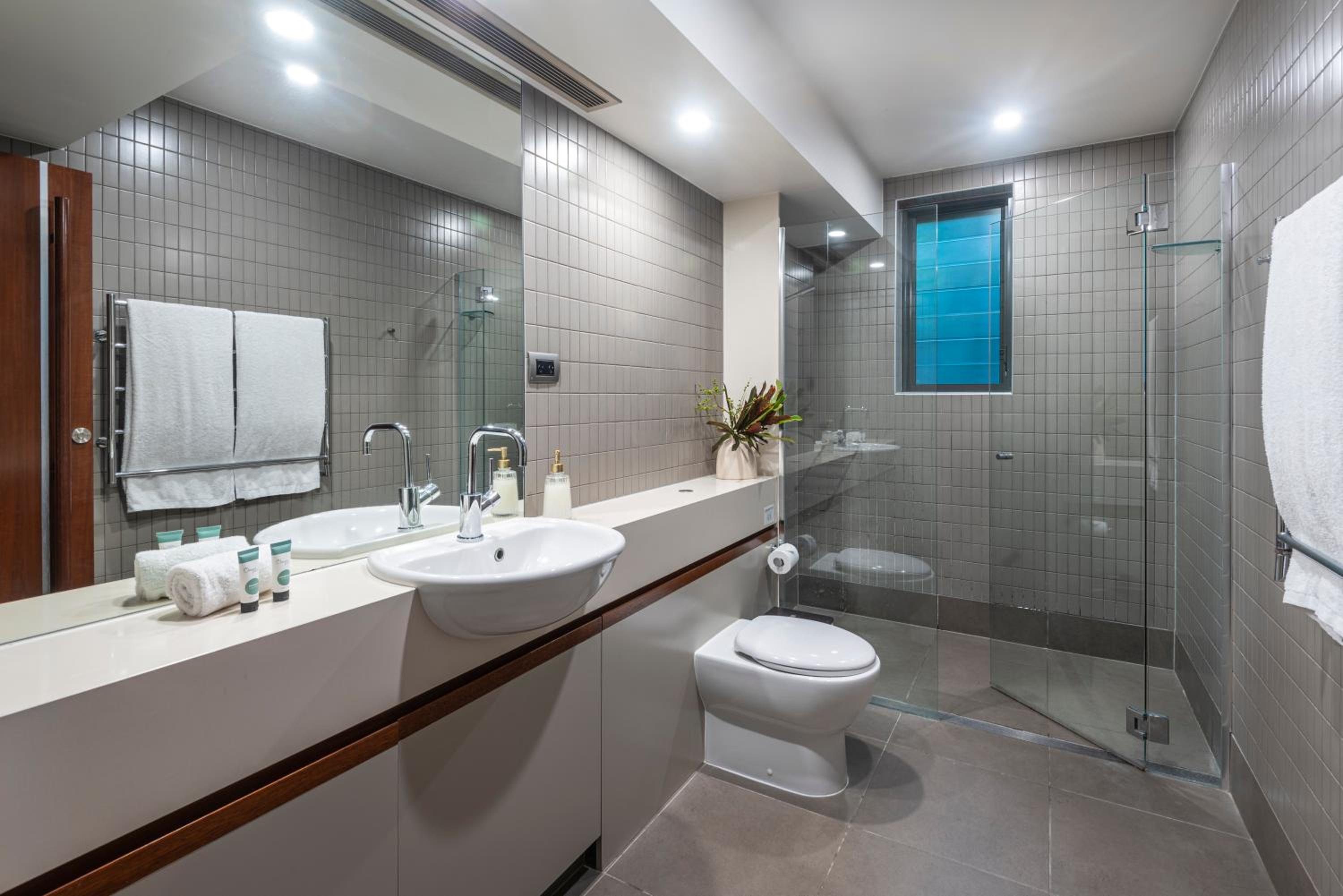 Yacht Club Villa 6 On Hamilton Island - oceanviews, 2 x buggies & valet service