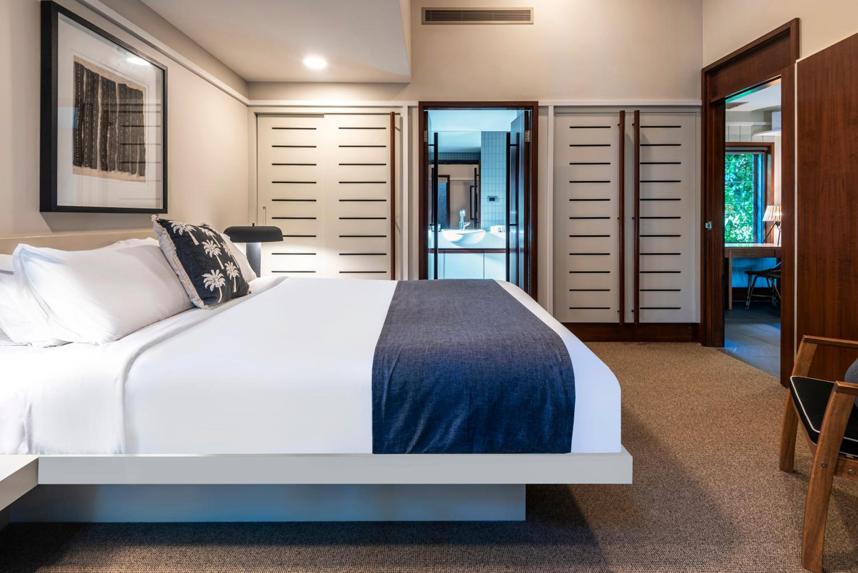 Yacht Club Villa 6 On Hamilton Island - oceanviews, 2 x buggies & valet service