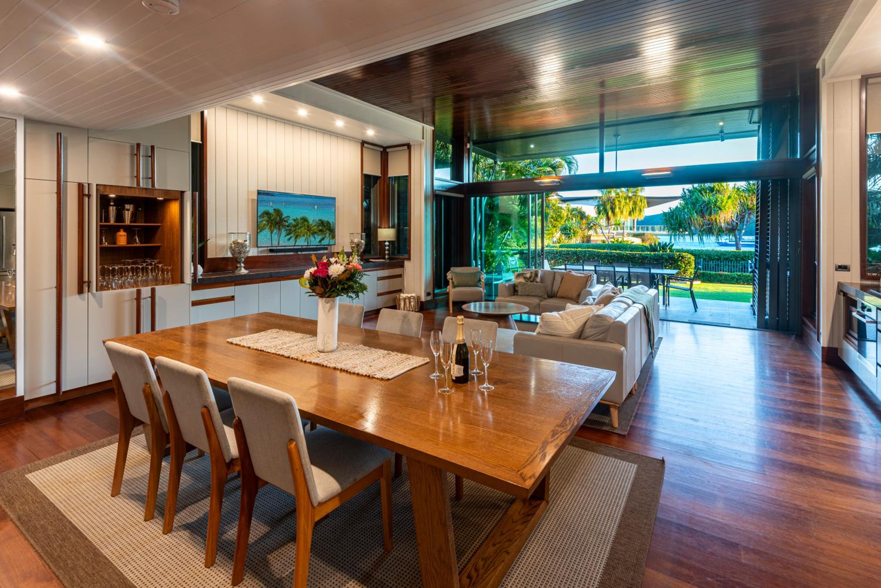 Yacht Club Villa 6 On Hamilton Island - oceanviews, 2 x buggies & valet service