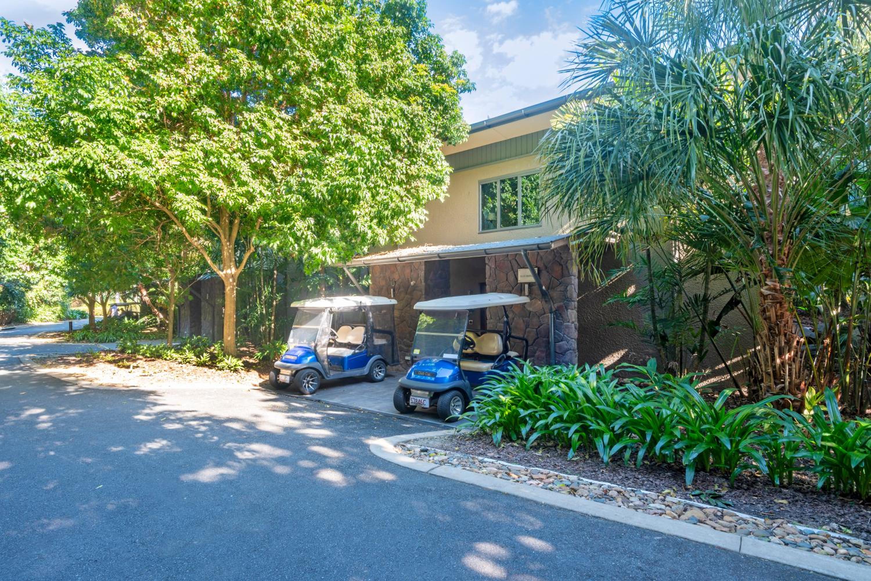 Yacht Club Villa 6 On Hamilton Island - oceanviews, 2 x buggies & valet service