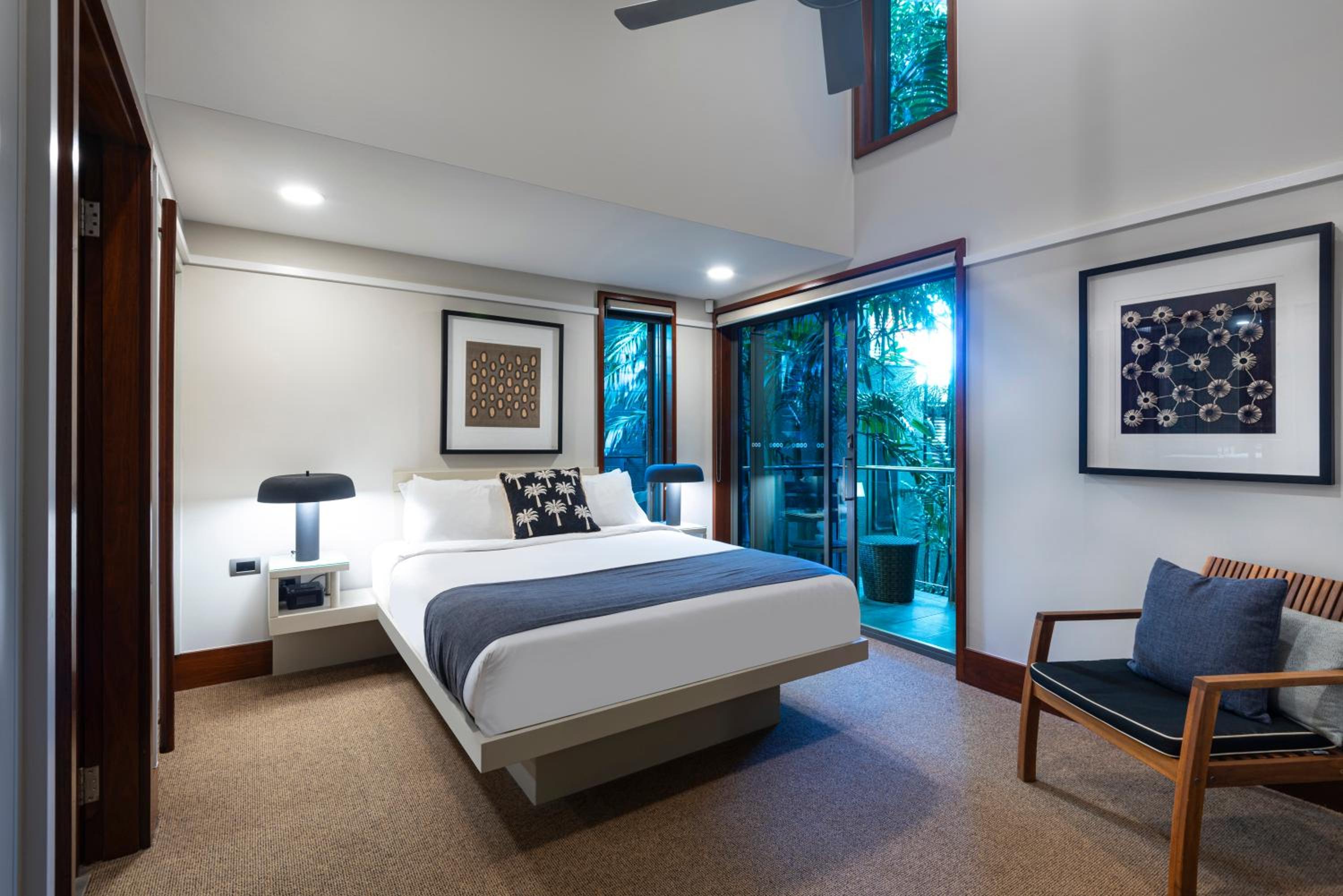 Yacht Club Villa 6 On Hamilton Island - oceanviews, 2 x buggies & valet service