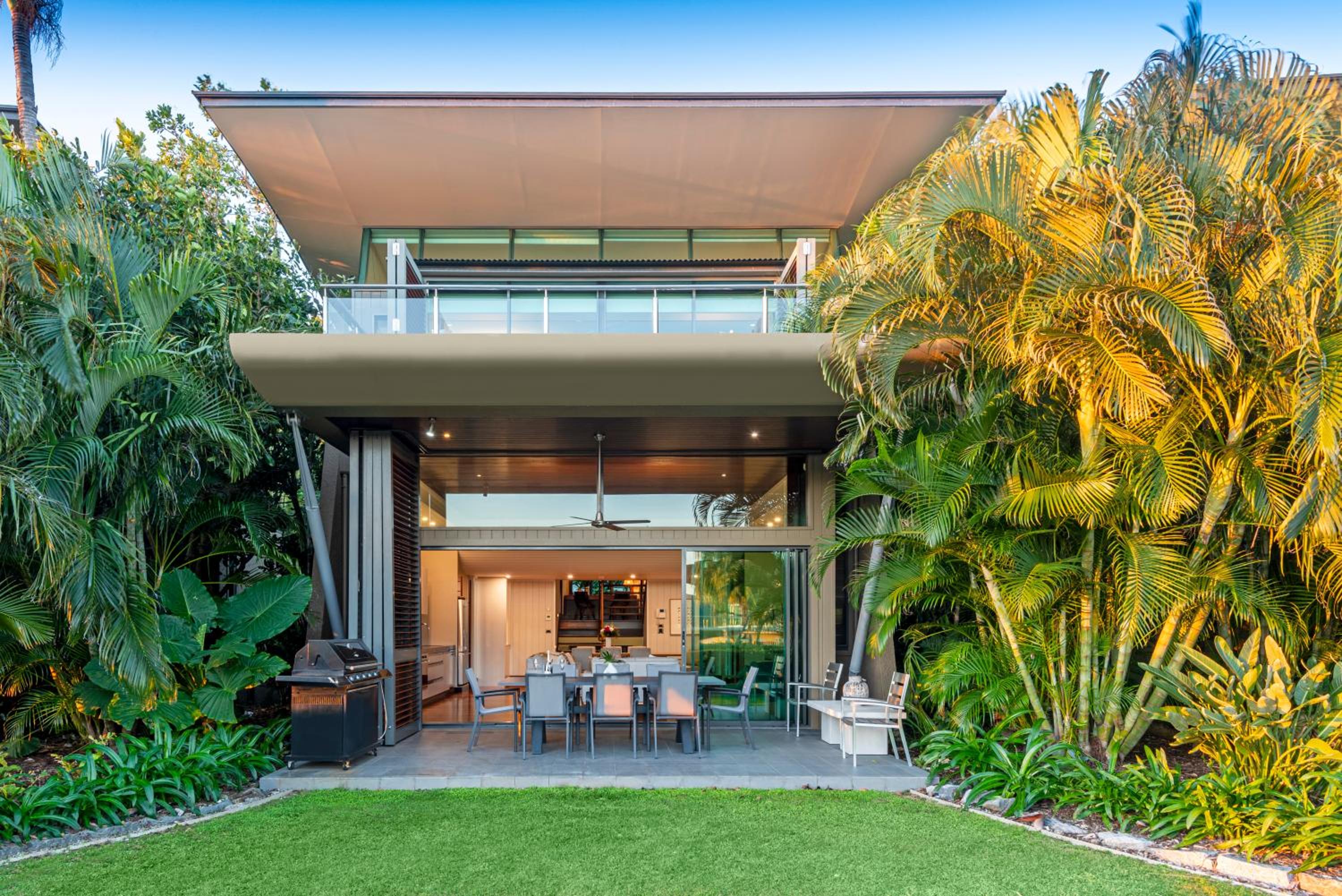 Yacht Club Villa 6 On Hamilton Island - oceanviews, 2 x buggies & valet service