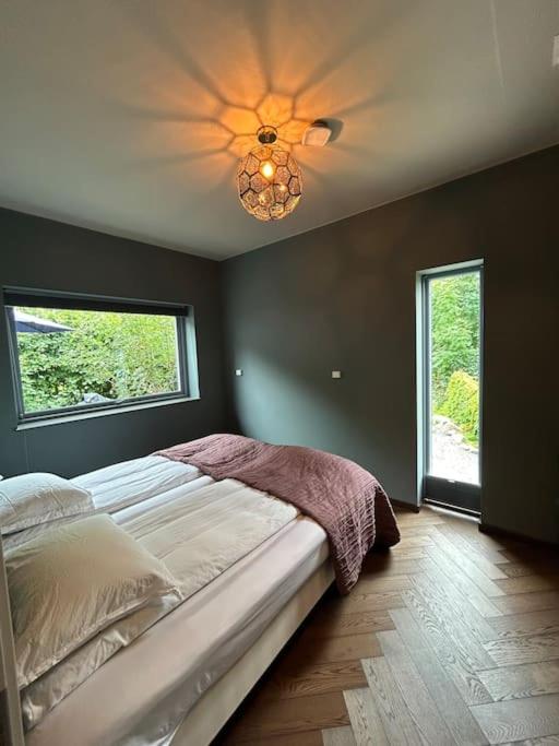 Moderne bolig, høy standard og fantastisk utsikt view 5