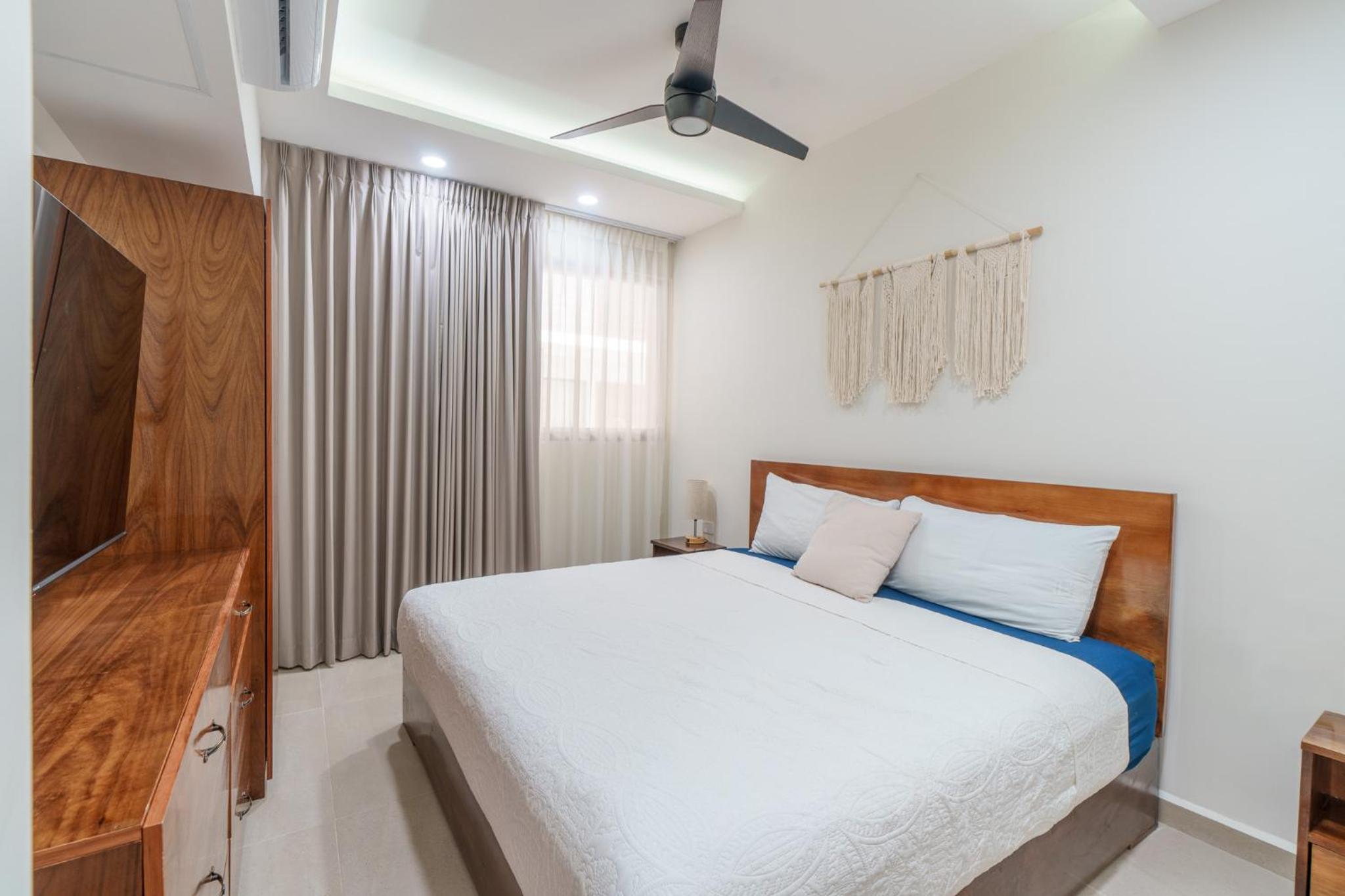 Downtown Penthouse with Private Pool, Rooftop Pool and Gym, short distance from Beaches, Restaurants & Nightlife view 4