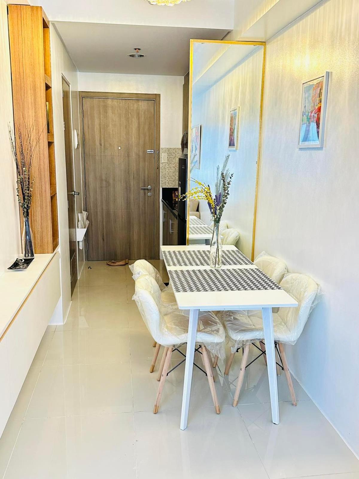Amore Espacio Staycation -Coast Residences view 5
