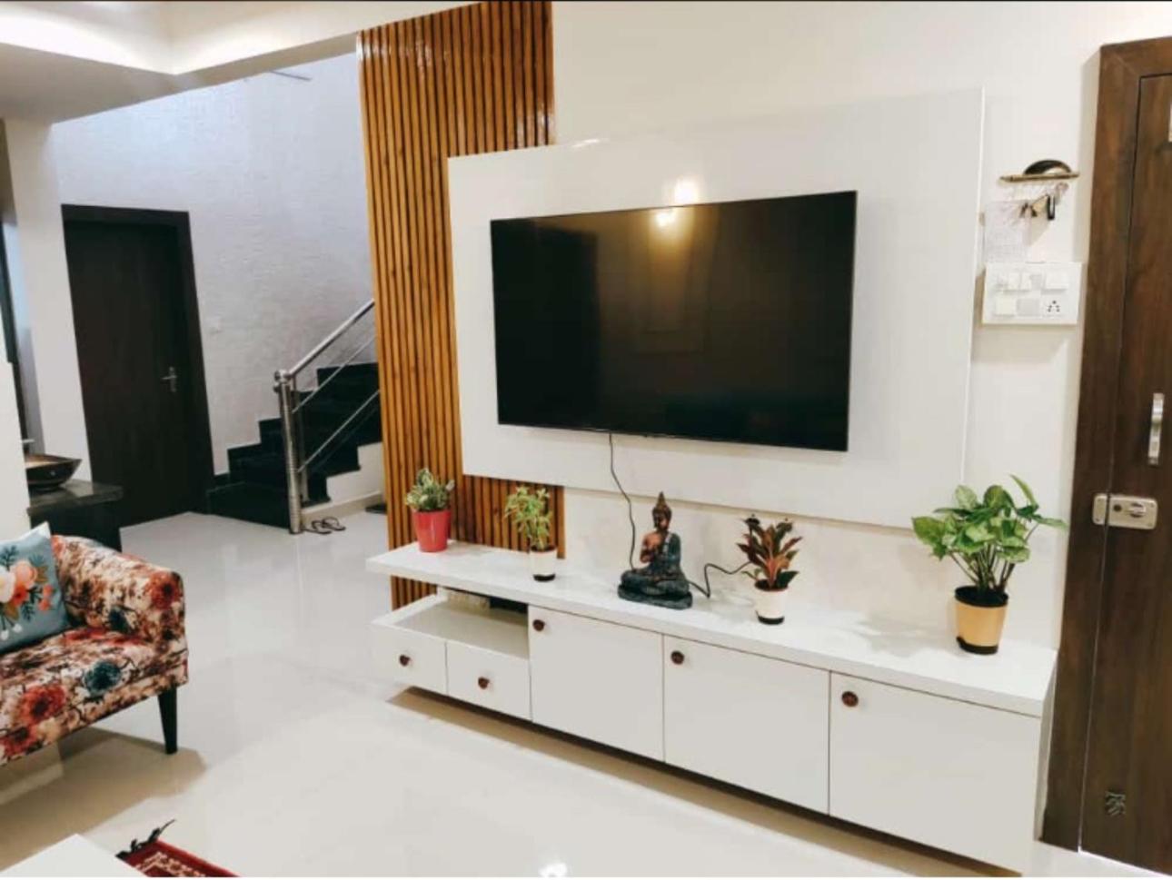 Shobhna Residency Luxurious 2BHK Fully AC Furnished Villa 5 min away from Bhopal International Airport