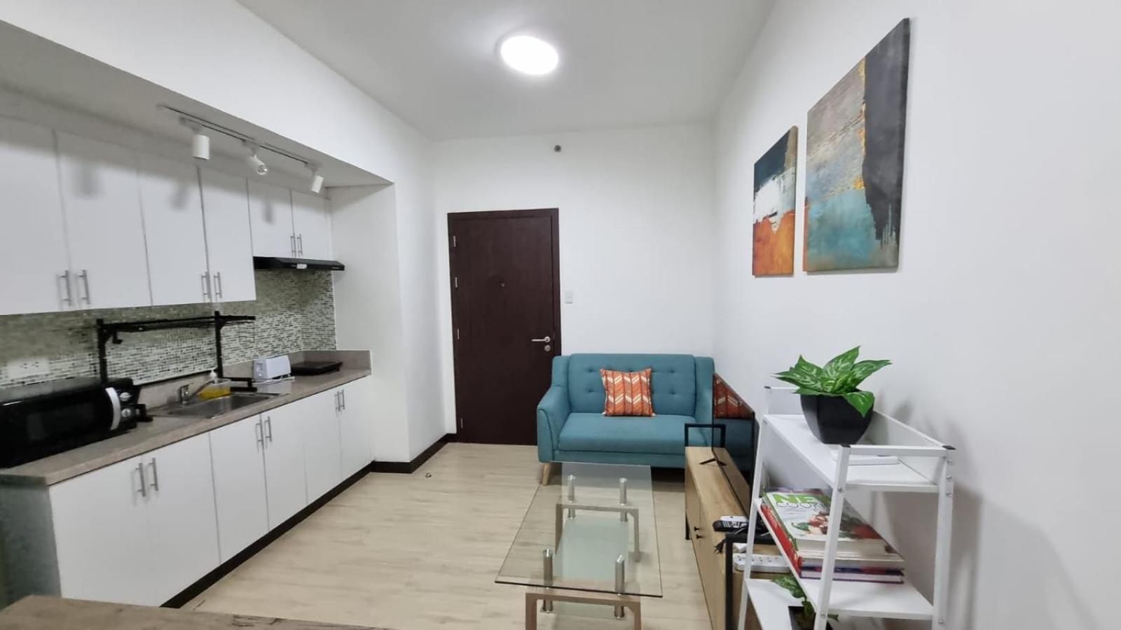 Cozy 1 BR San Lorenzo Place Netflix 4KM NAIA view 5