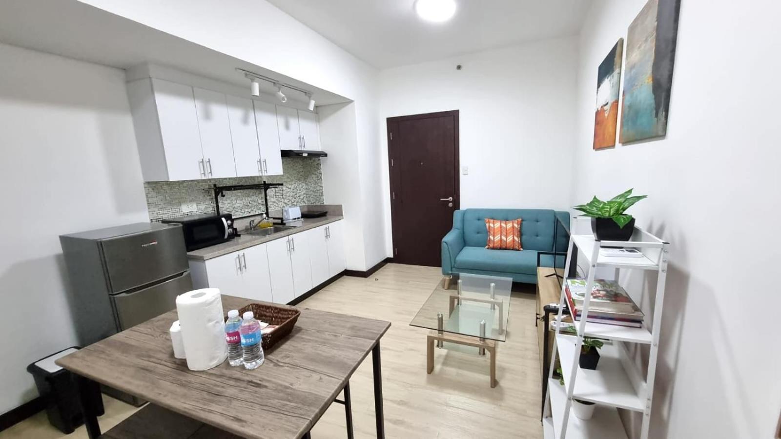 Cozy 1 BR San Lorenzo Place Netflix 4KM NAIA view 3