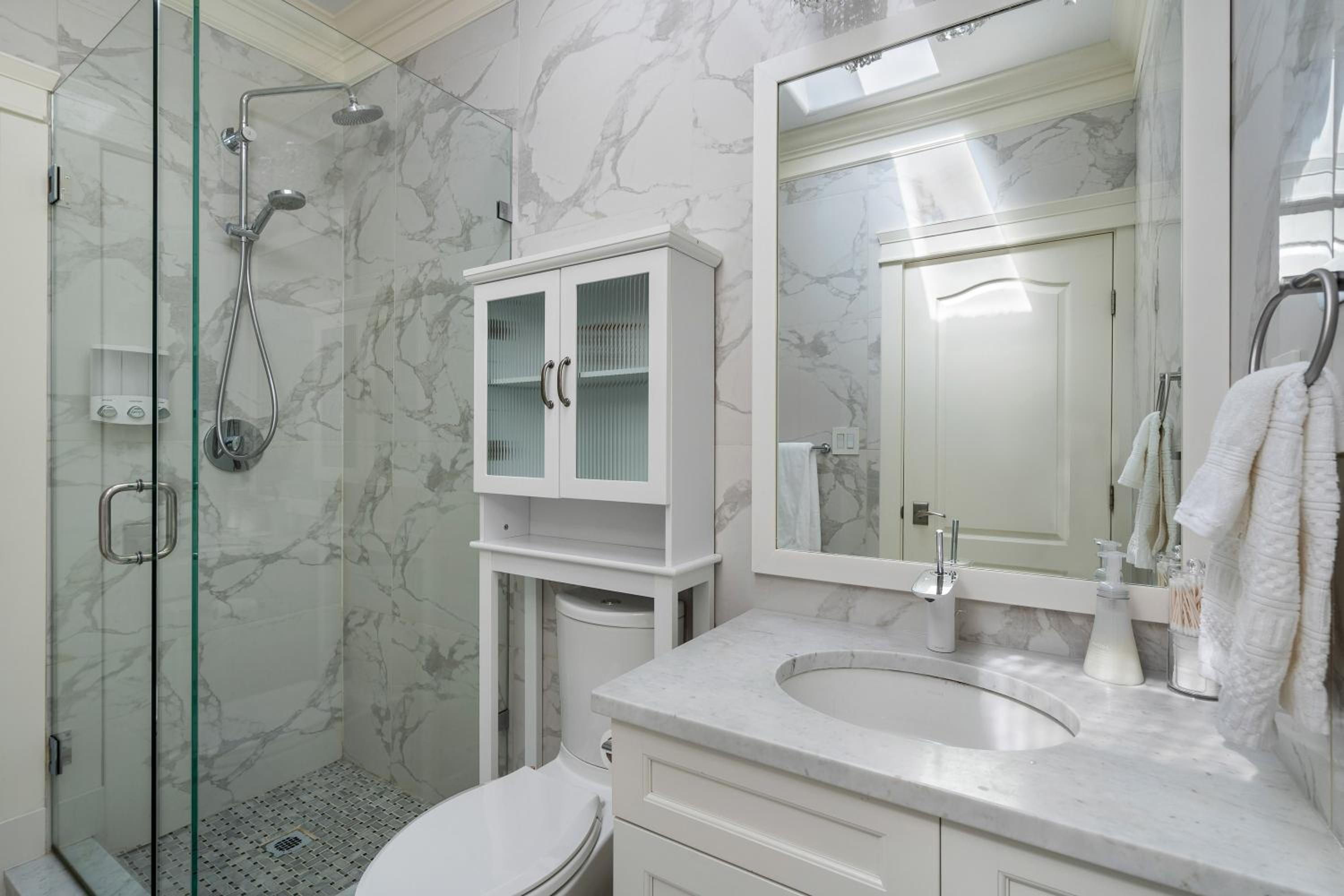Luxurious Multi-Family Home in Vancouver West, 10 Mins Downtown