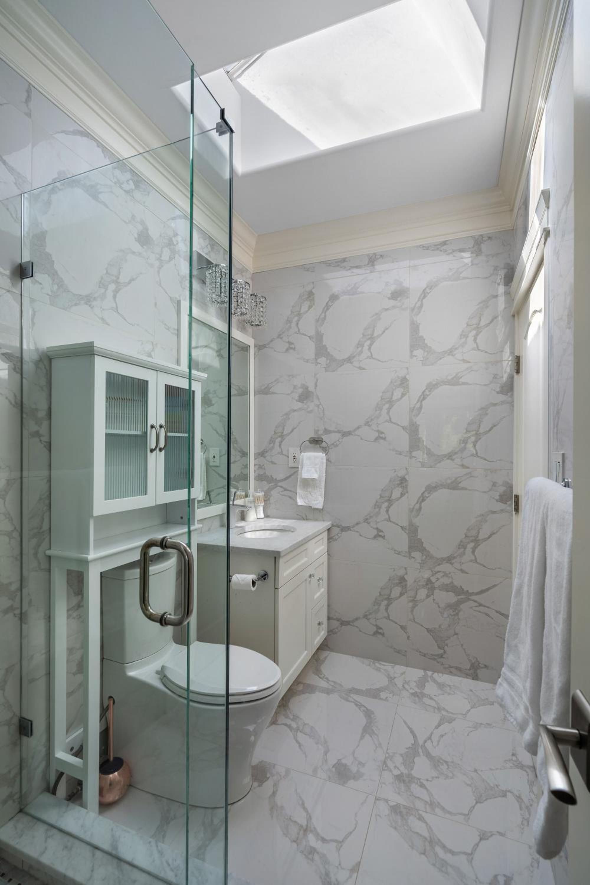 Luxurious Multi-Family Home in Vancouver West, 10 Mins Downtown