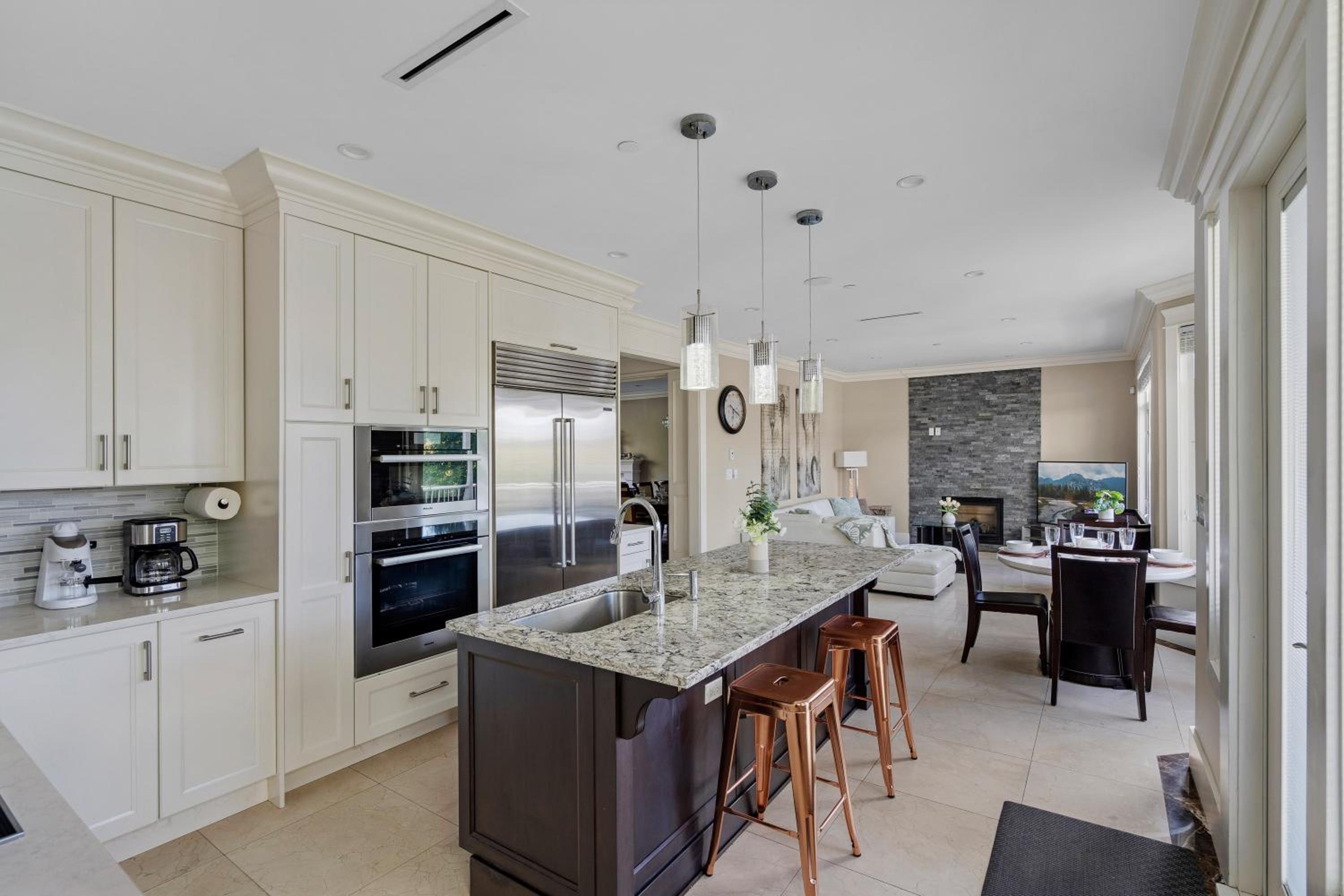 Luxurious Multi-Family Home in Vancouver West, 10 Mins Downtown