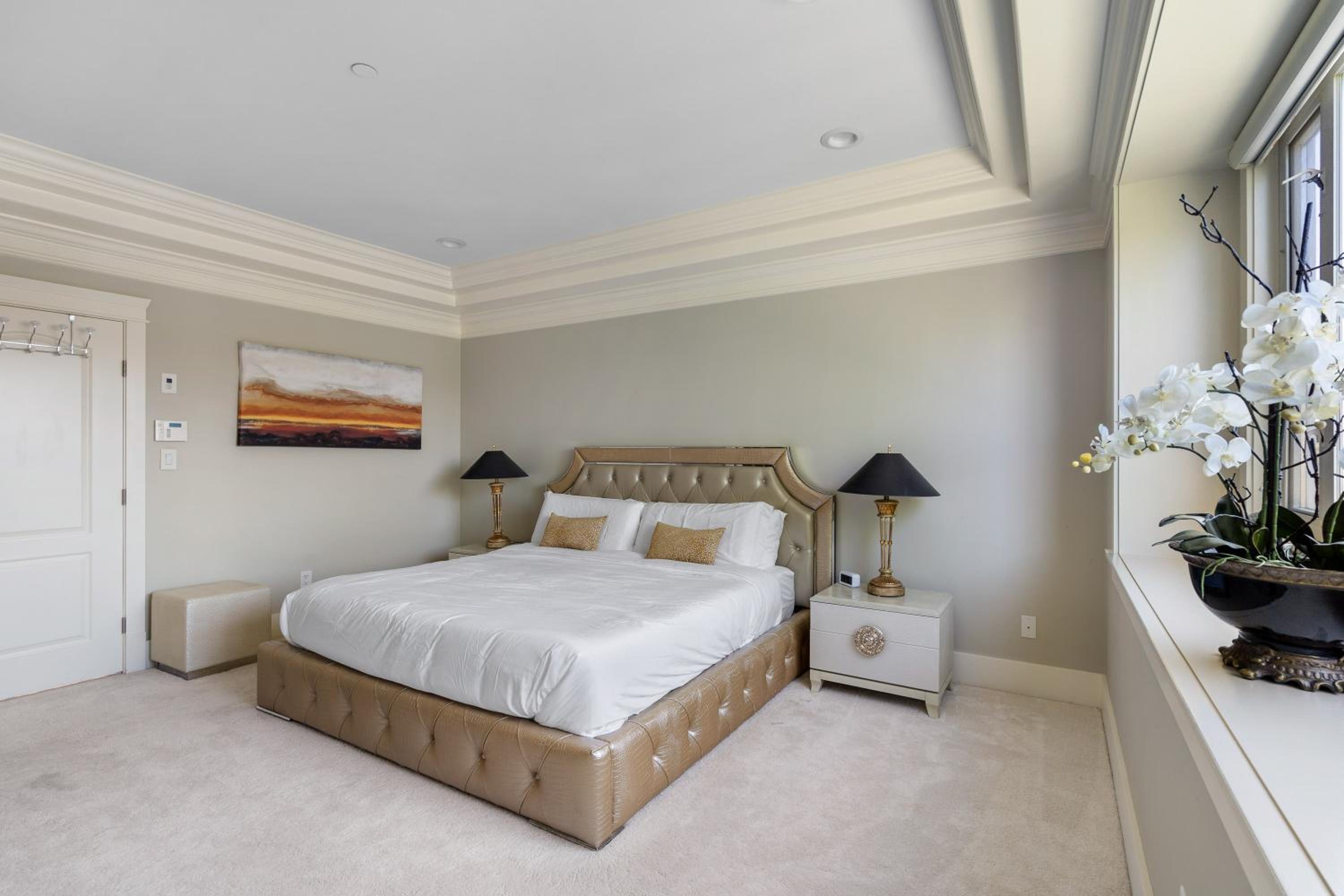 Luxurious Multi-Family Home in Vancouver West, 10 Mins Downtown