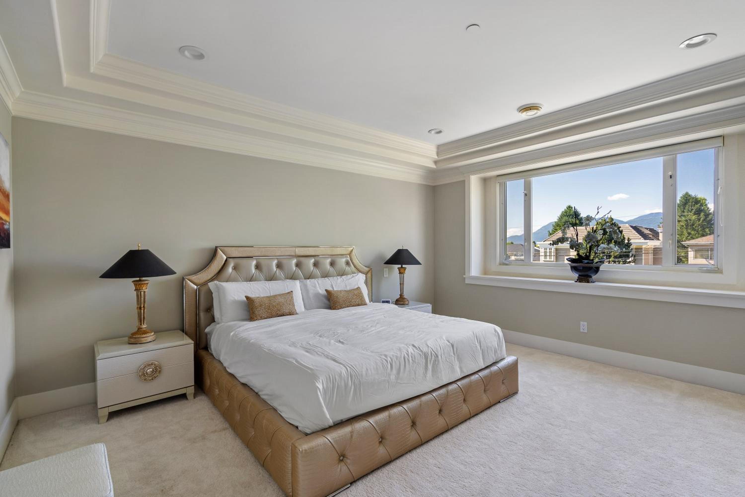 Luxurious Multi-Family Home in Vancouver West, 10 Mins Downtown