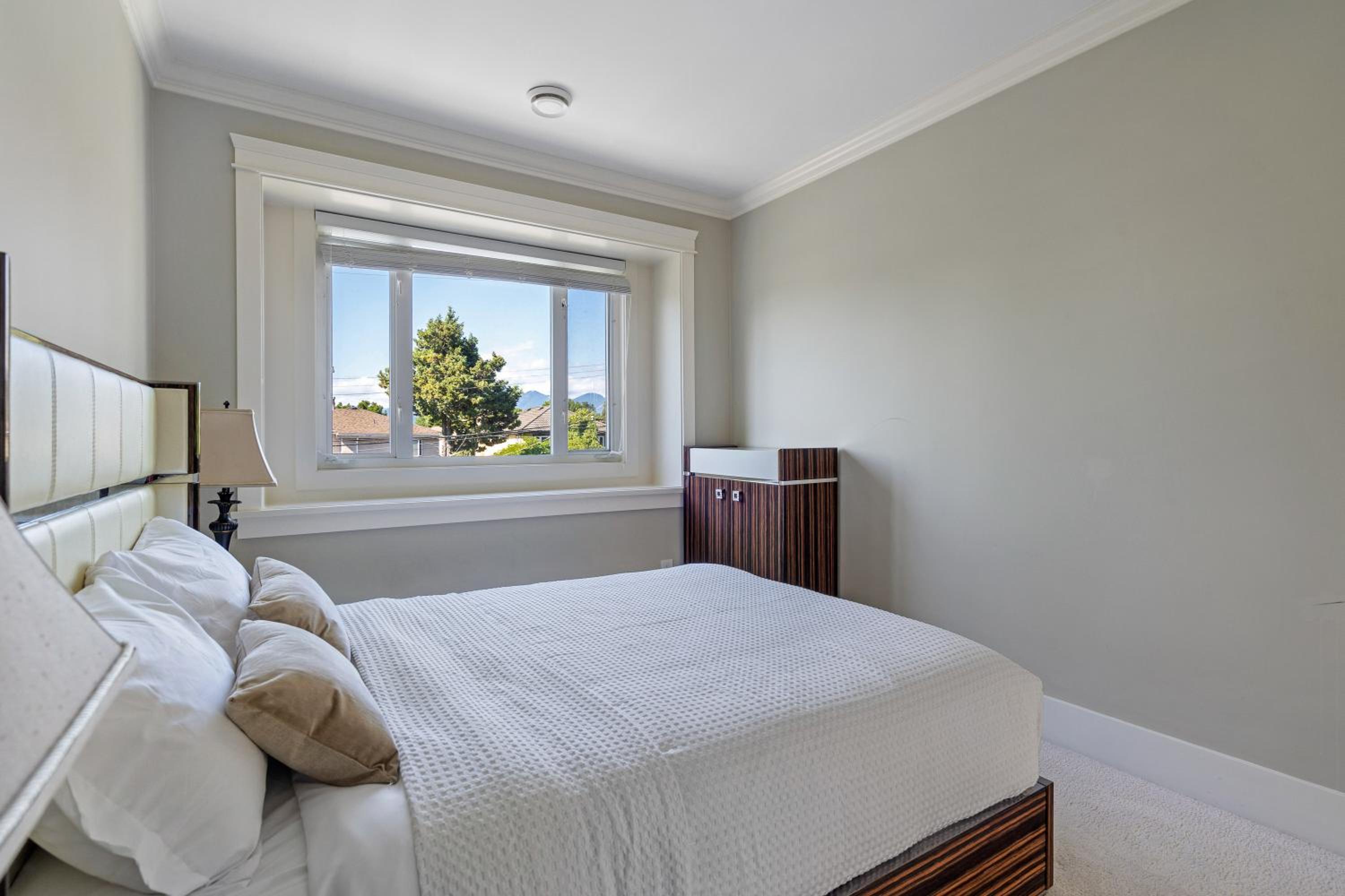 Luxurious Multi-Family Home in Vancouver West, 10 Mins Downtown