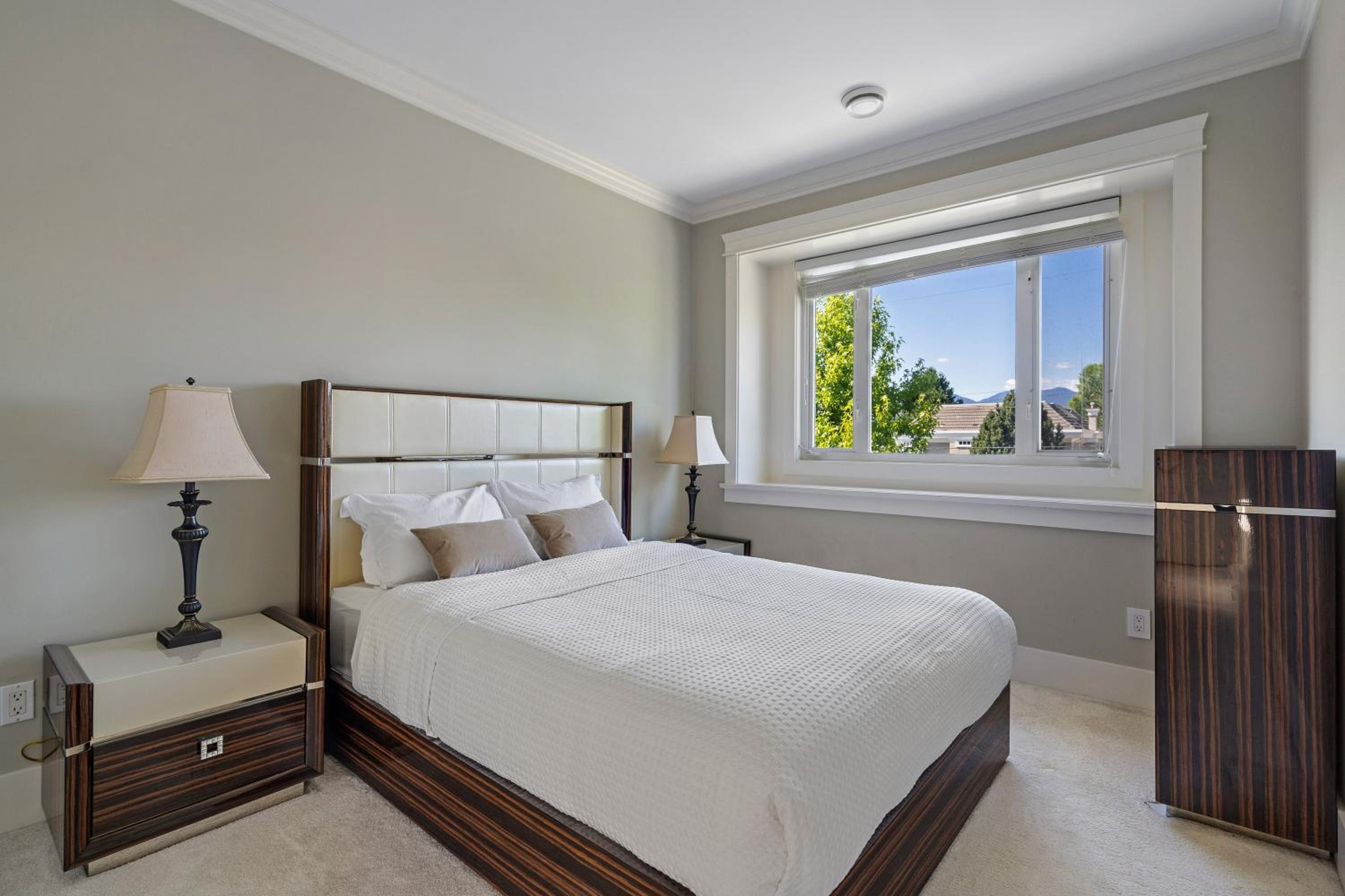 Luxurious Multi-Family Home in Vancouver West, 10 Mins Downtown