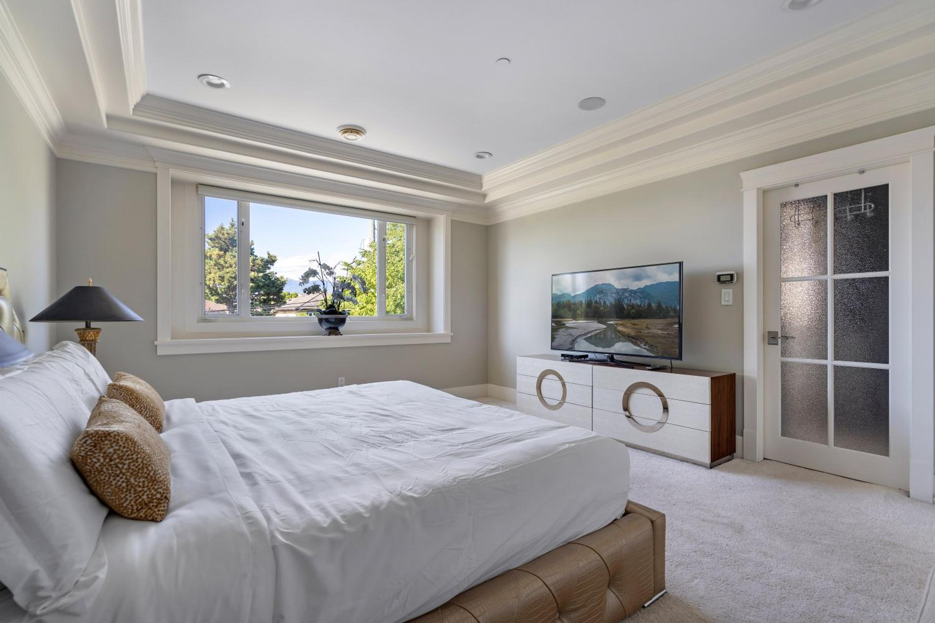 Luxurious Multi-Family Home in Vancouver West, 10 Mins Downtown