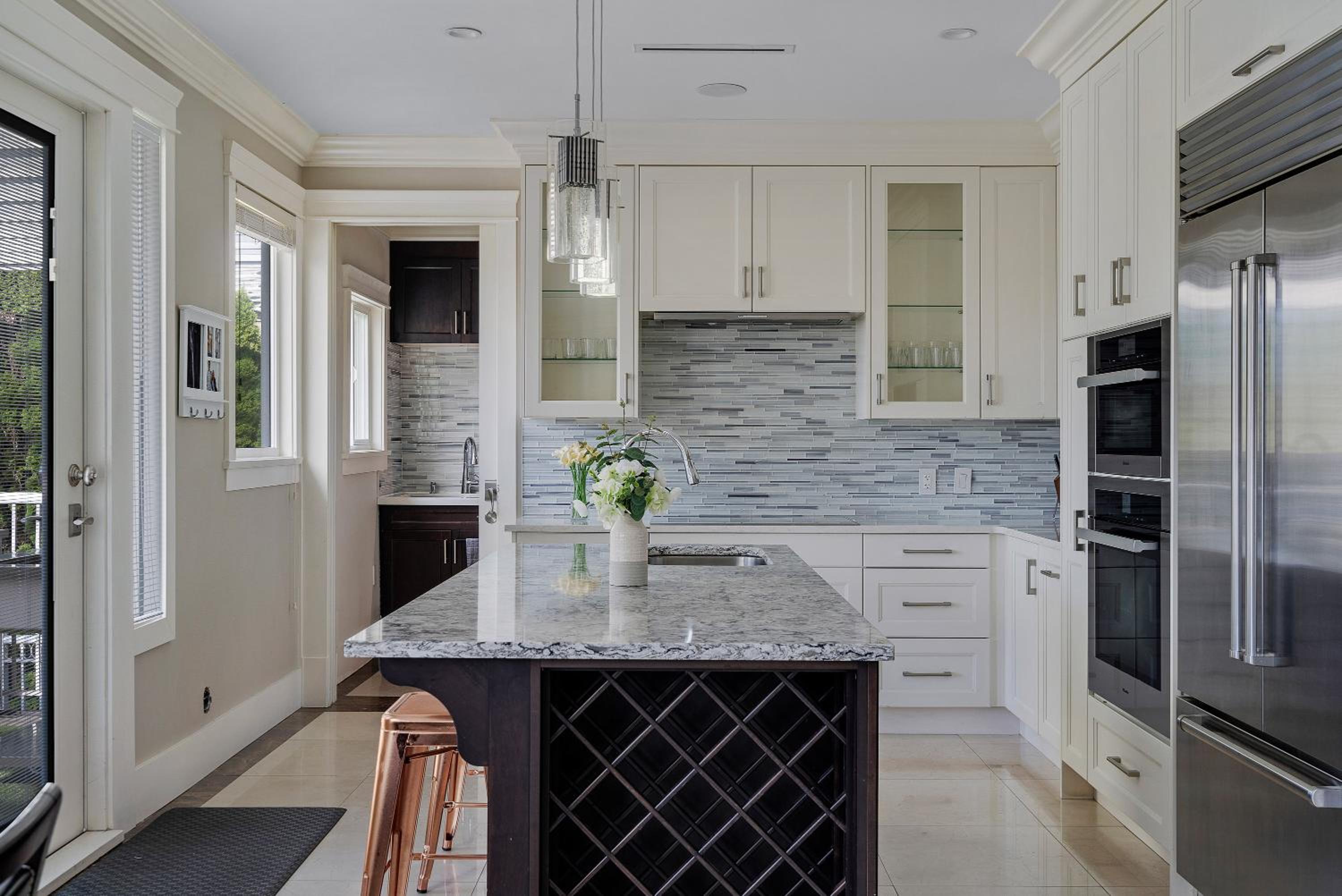 Luxurious Multi-Family Home in Vancouver West, 10 Mins Downtown