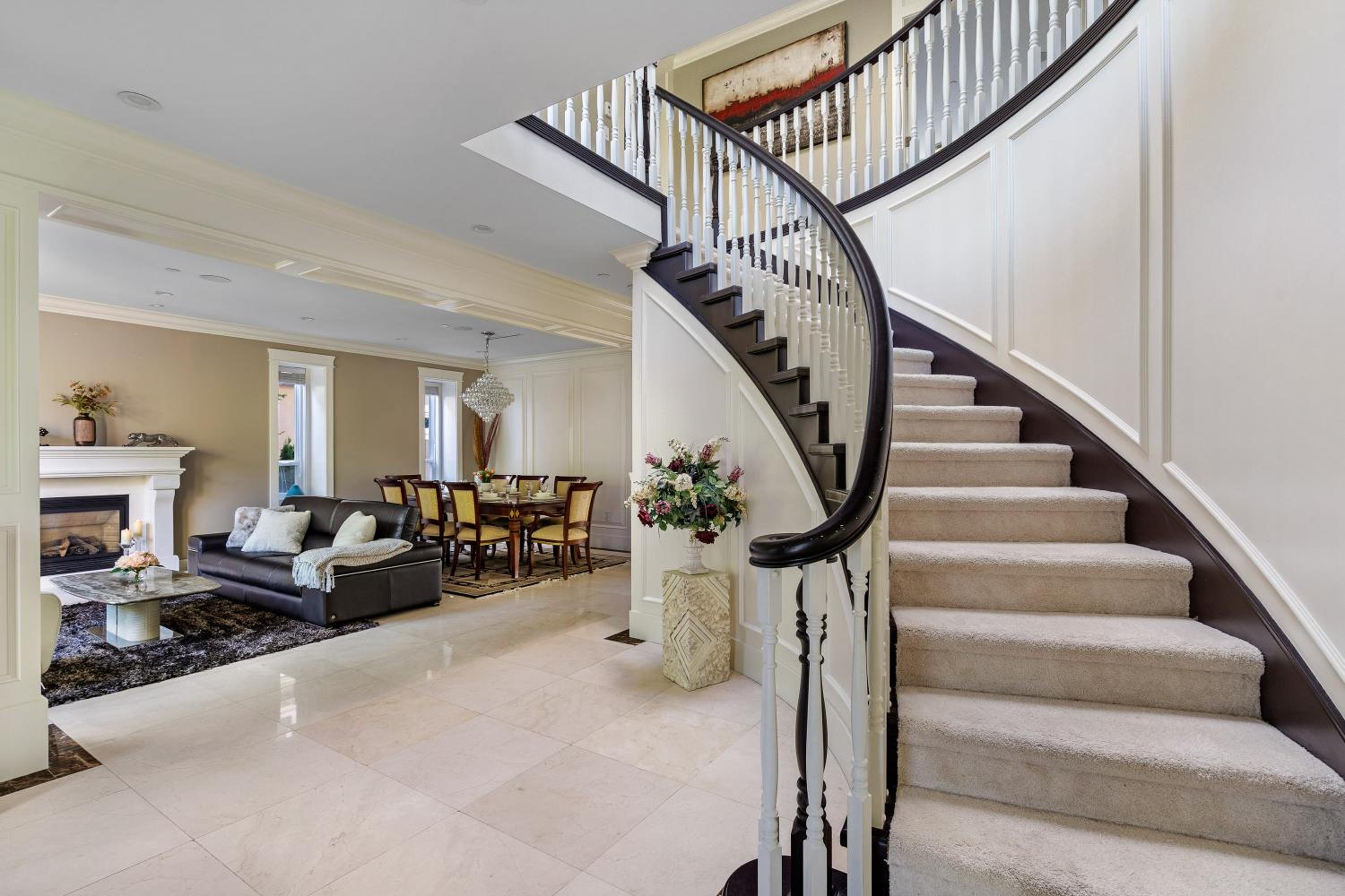 Luxurious Multi-Family Home in Vancouver West, 10 Mins Downtown