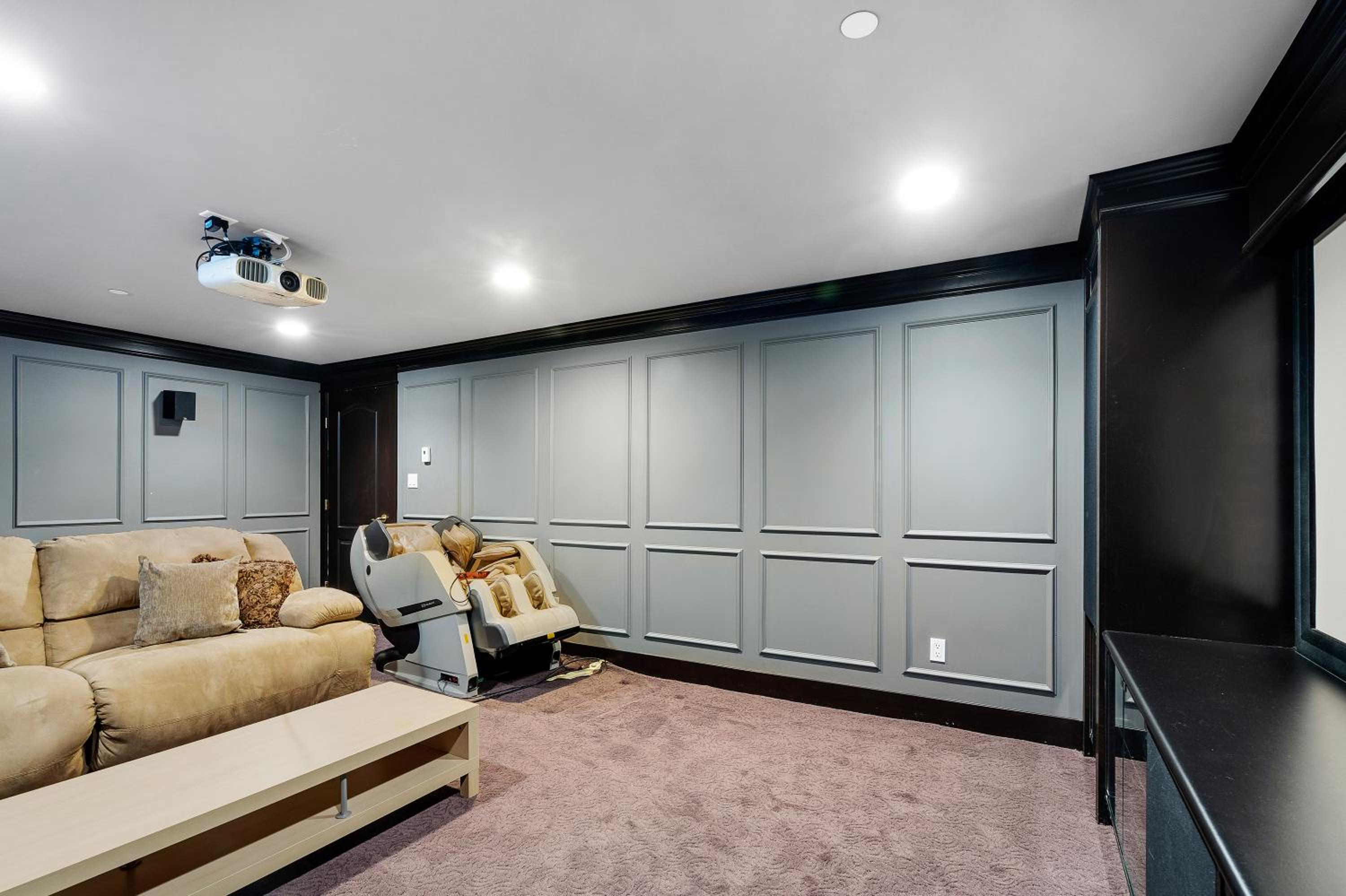 Luxurious Multi-Family Home in Vancouver West, 10 Mins Downtown
