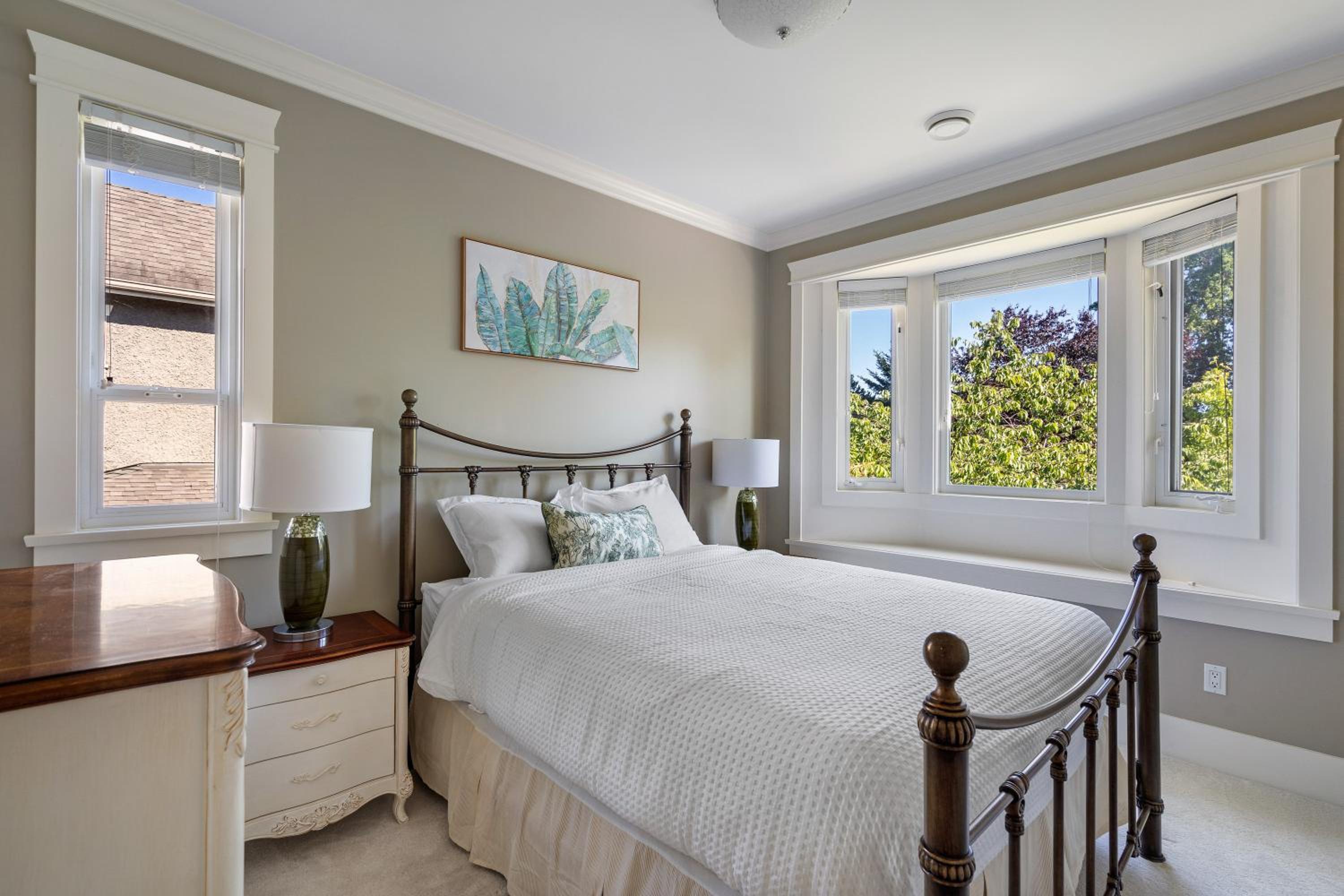 Luxurious Multi-Family Home in Vancouver West, 10 Mins Downtown