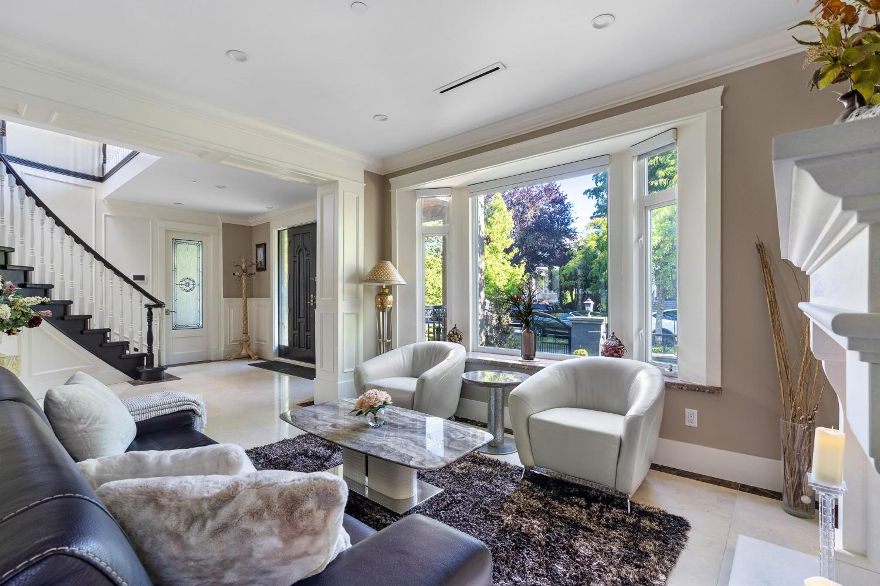 Luxurious Multi-Family Home in Vancouver West, 10 Mins Downtown