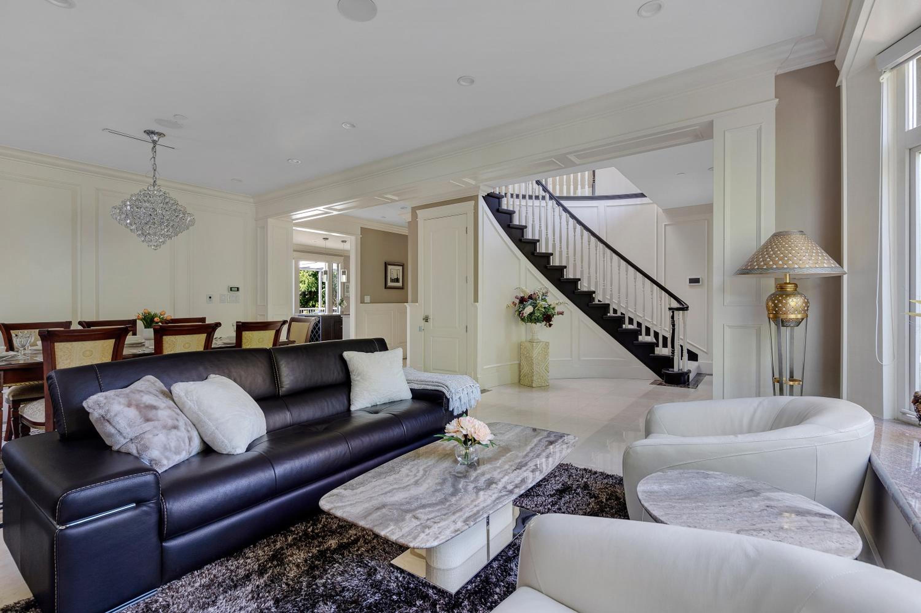 Luxurious Multi-Family Home in Vancouver West, 10 Mins Downtown