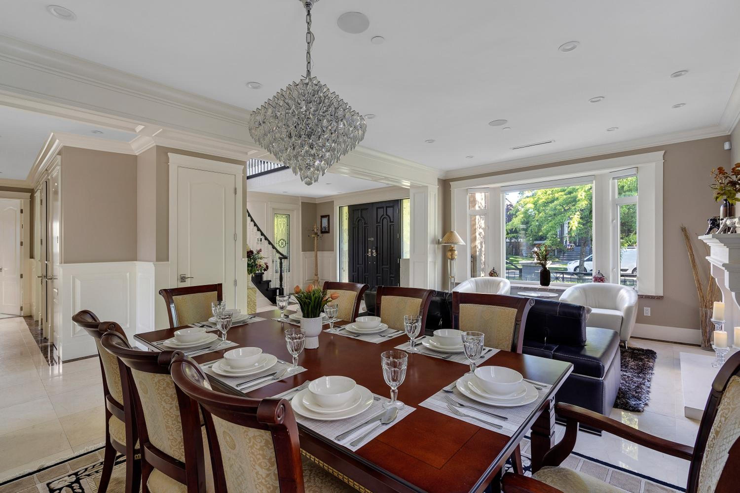 Luxurious Multi-Family Home in Vancouver West, 10 Mins Downtown