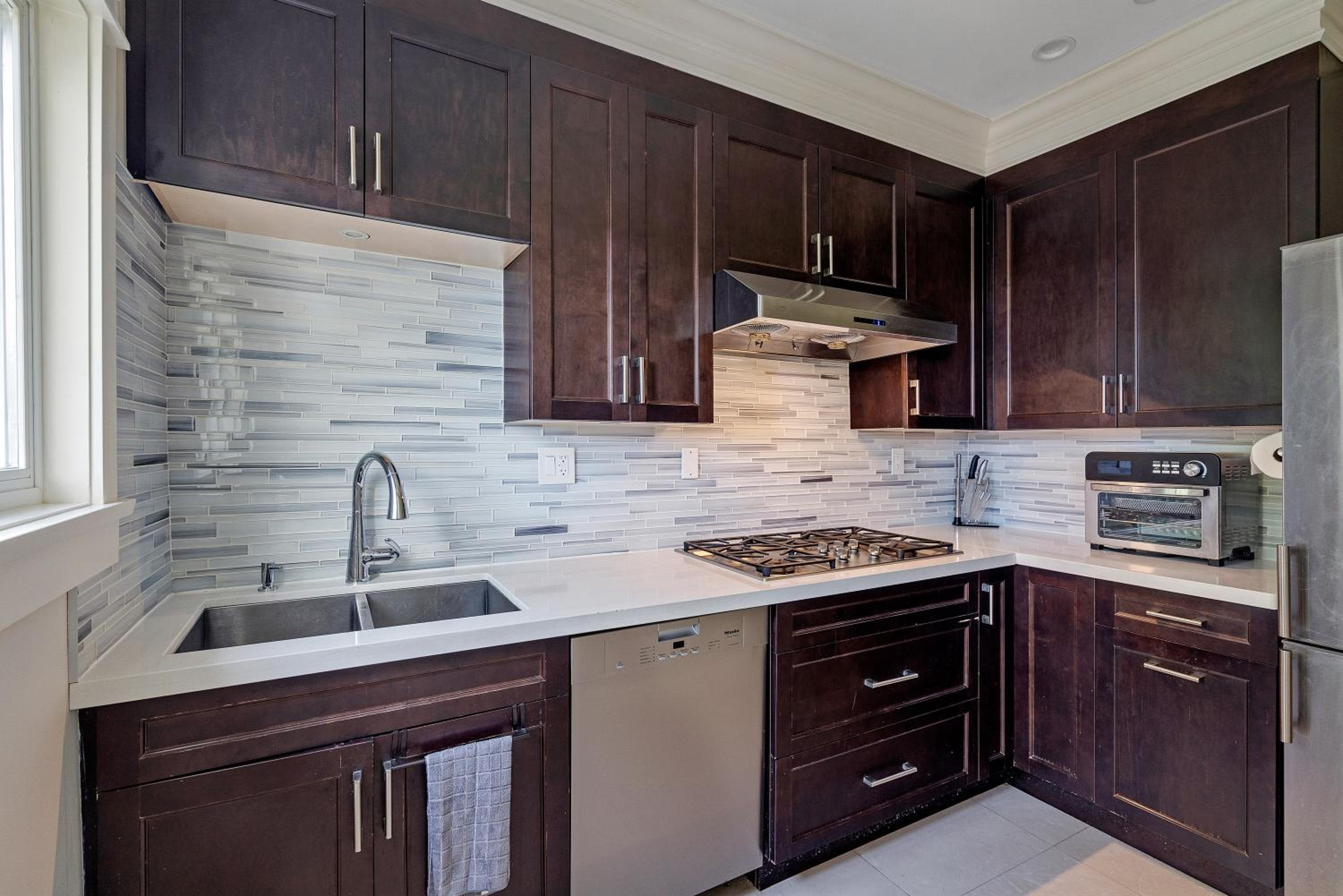 Luxurious Multi-Family Home in Vancouver West, 10 Mins Downtown