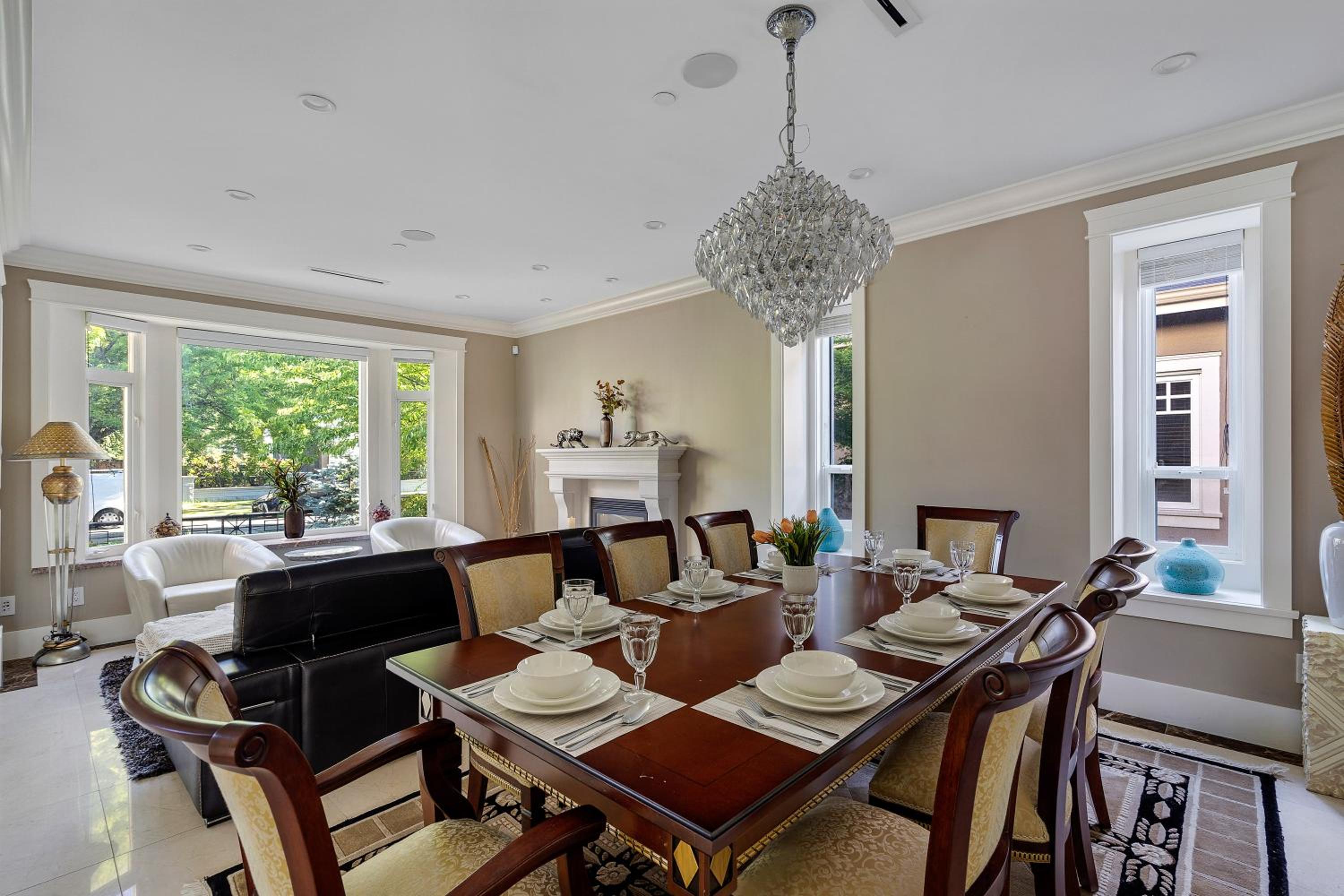 Luxurious Multi-Family Home in Vancouver West, 10 Mins Downtown