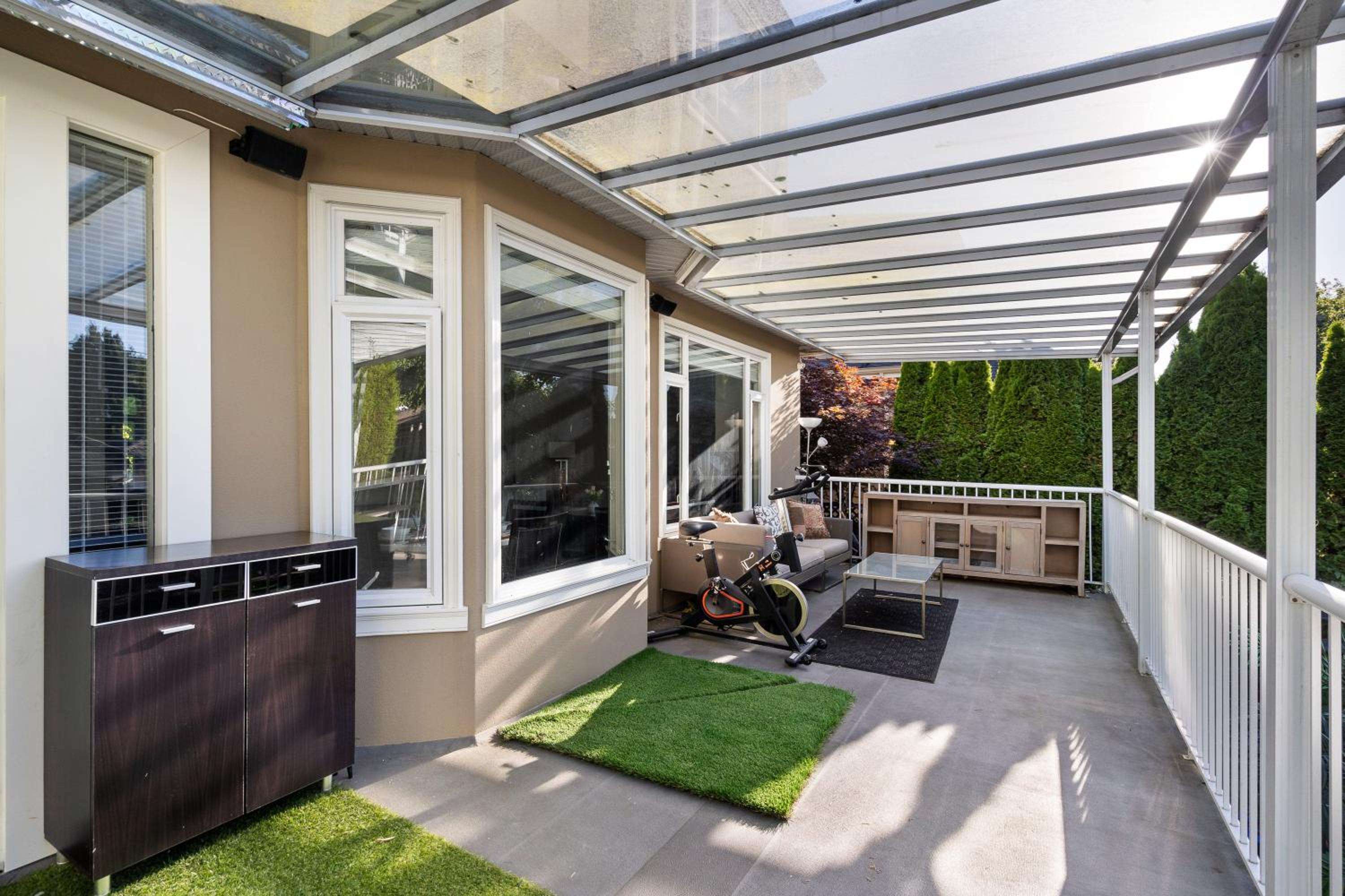 Luxurious Multi-Family Home in Vancouver West, 10 Mins Downtown