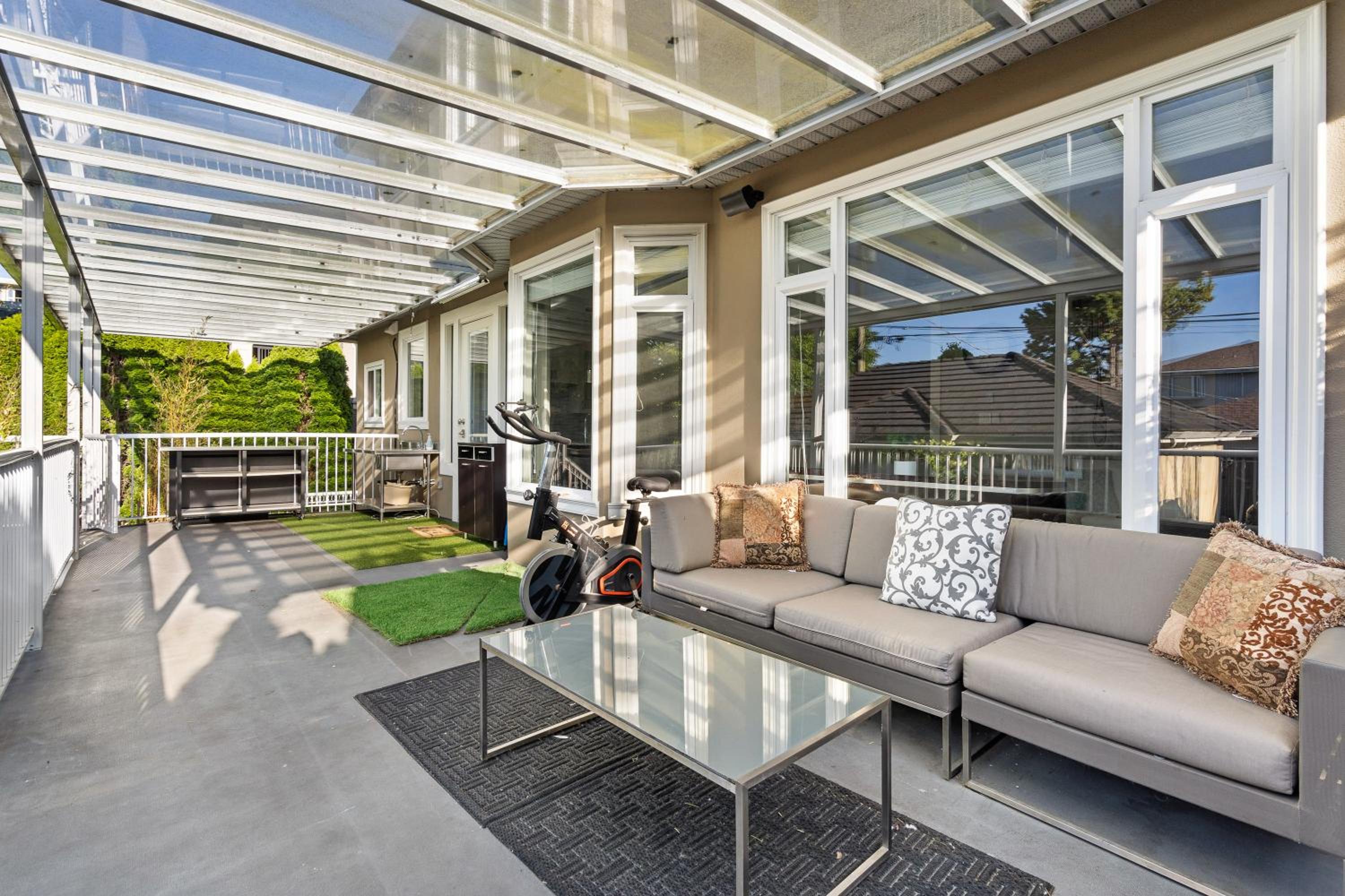 Luxurious Multi-Family Home in Vancouver West, 10 Mins Downtown